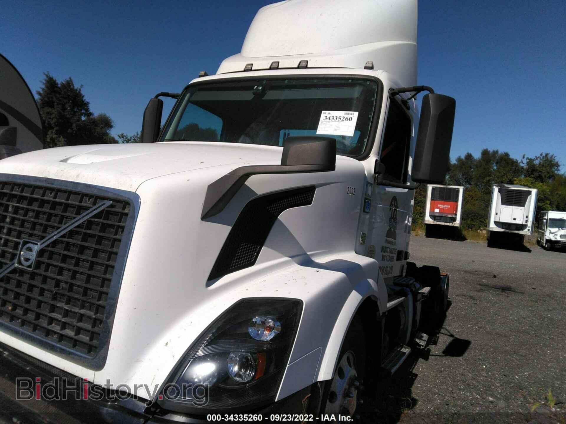 2014 VOLVO VN - VIN: 4V4NC9EH1EN169443 - Фото 2