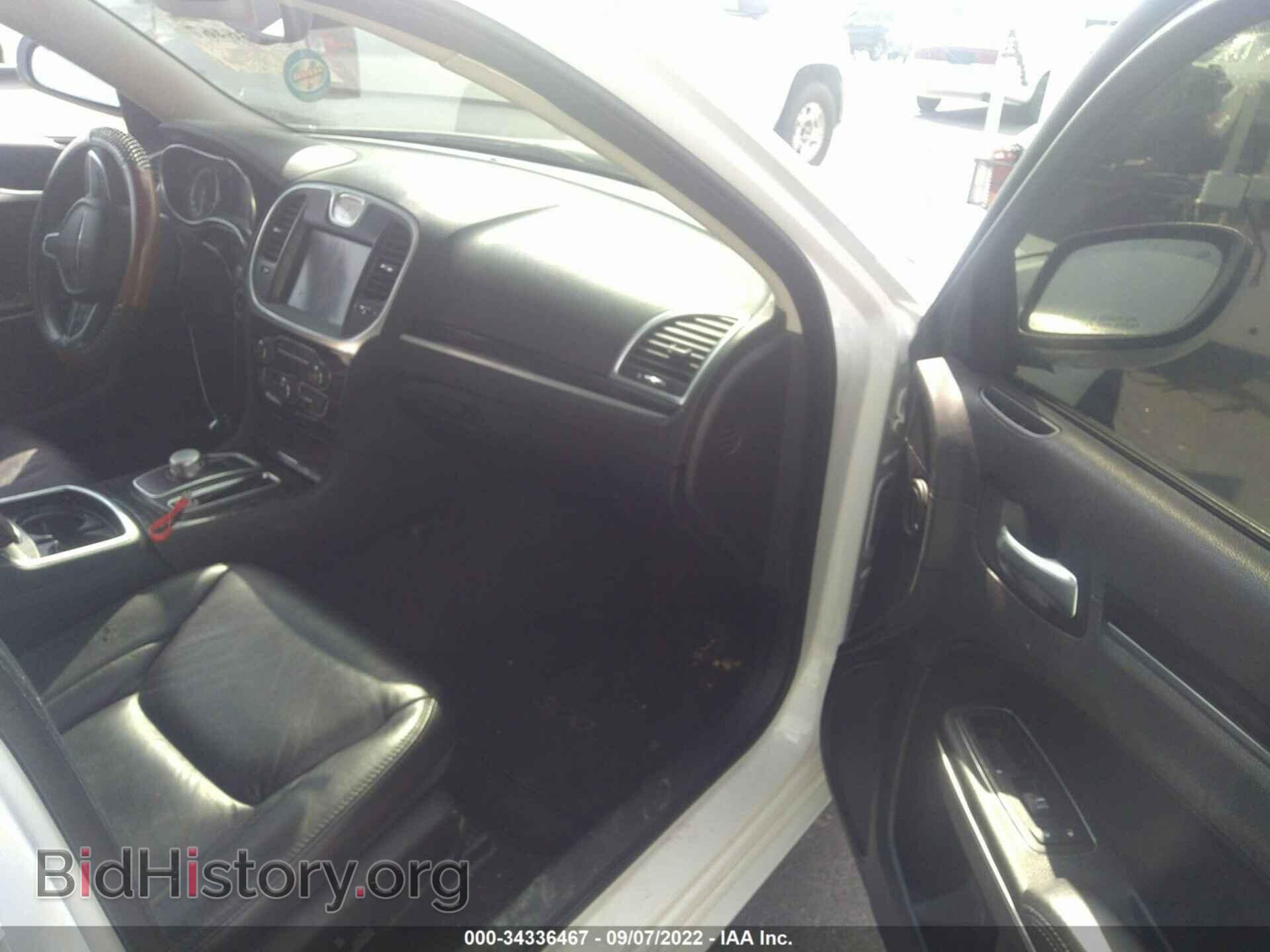 2016 CHRYSLER 300 - VIN: 2C3CCAAGXGH343883 - Фото 5