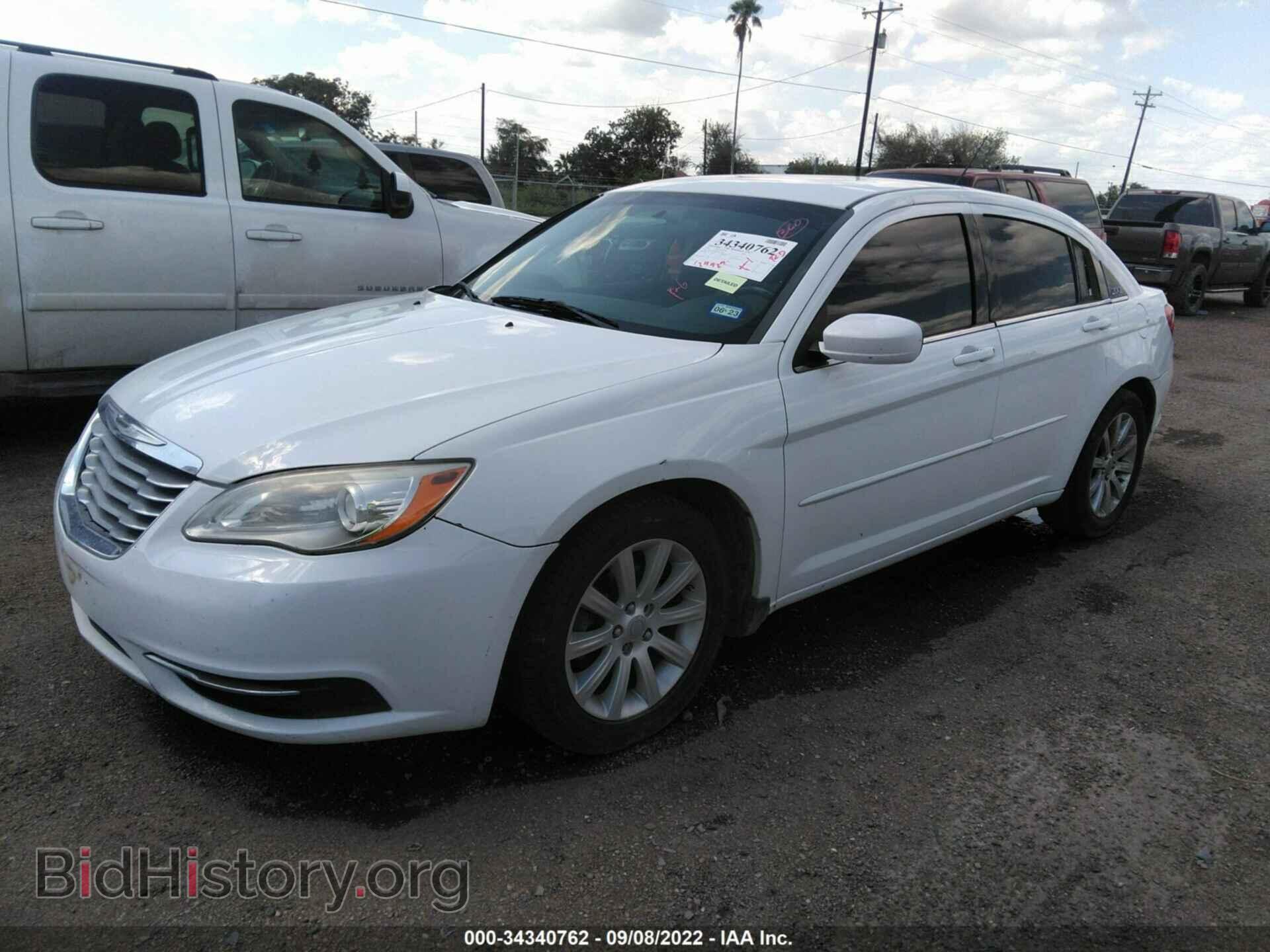 2013 CHRYSLER 200 - VIN: 1C3CCBBB3DN557920 - Photo 2