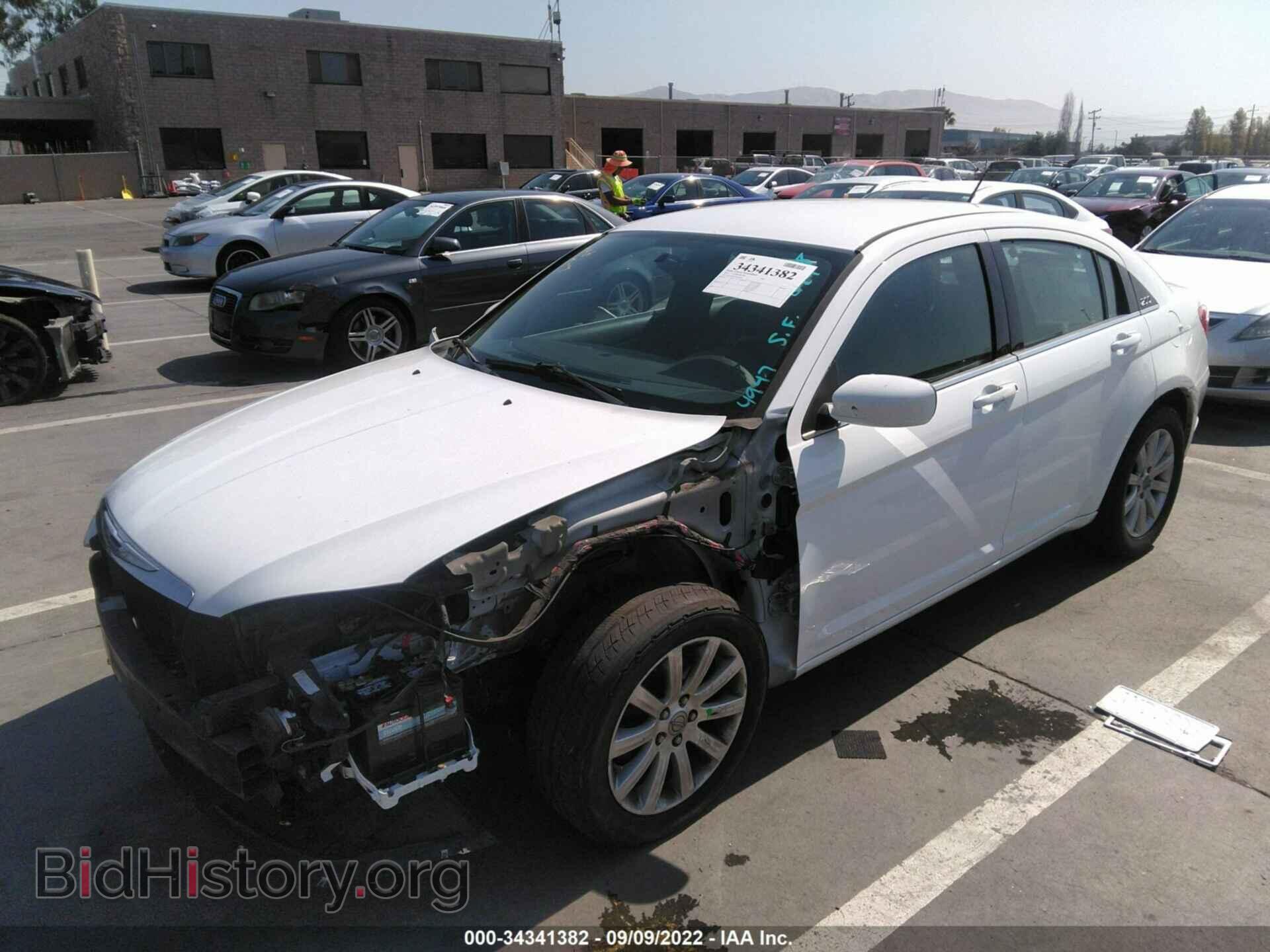 2013 CHRYSLER 200 - VIN: 1C3CCBBB7DN696285 - Фото 2
