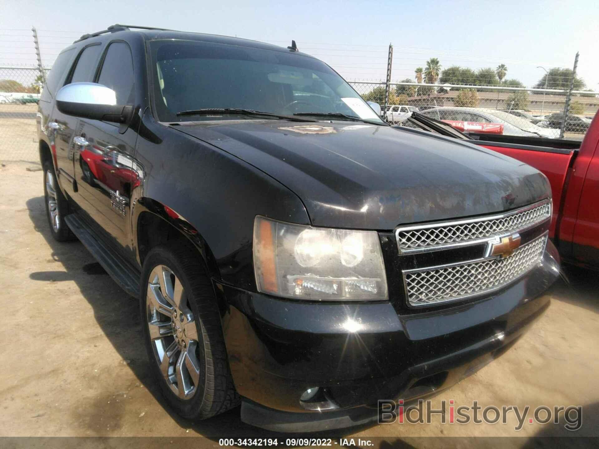 Photo 1GNSCBE0XBR281136 - CHEVROLET TAHOE 2011