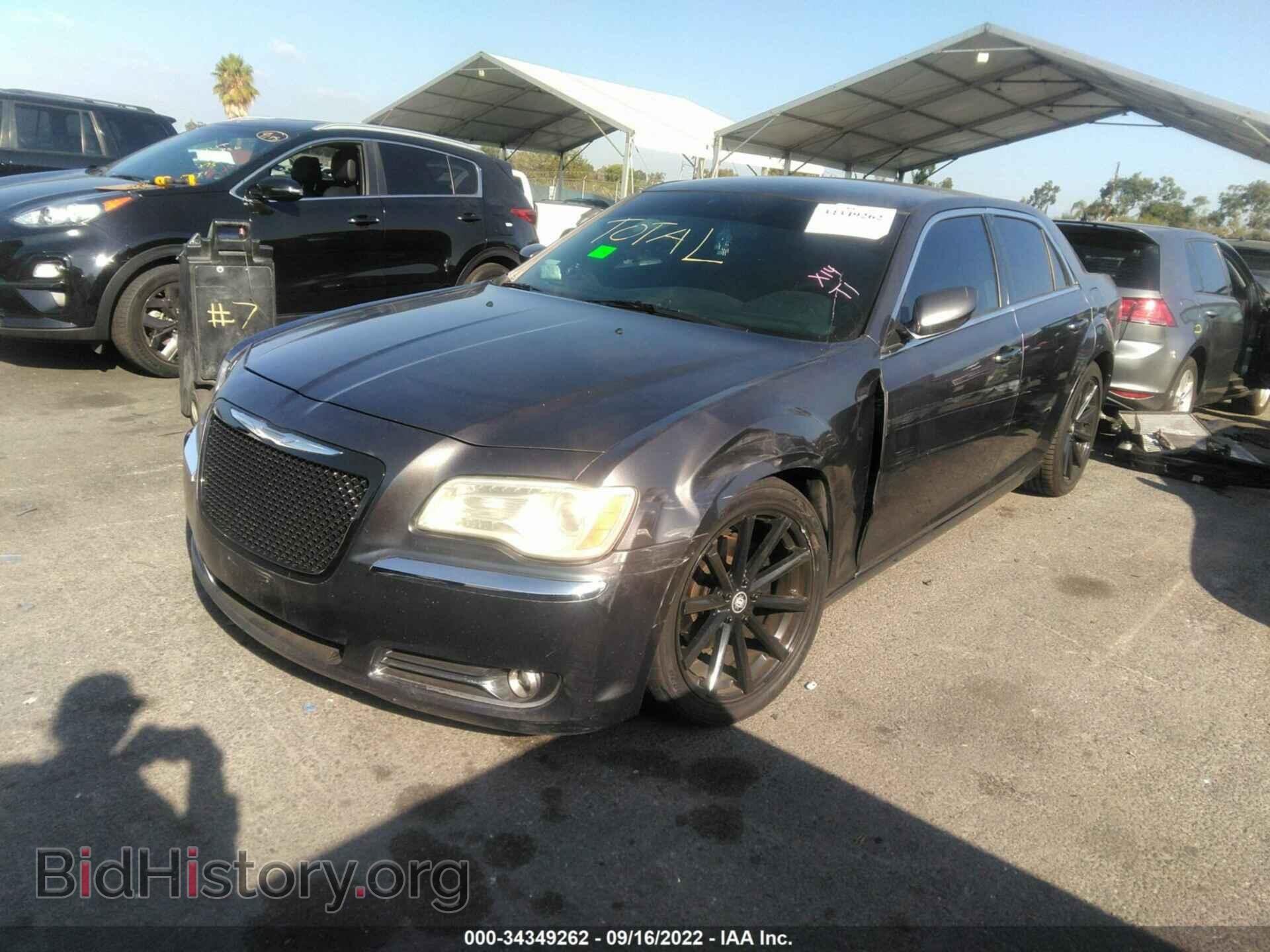 2013 CHRYSLER 300 - VIN: 2C3CCAAG6DH589194 - Фото 2