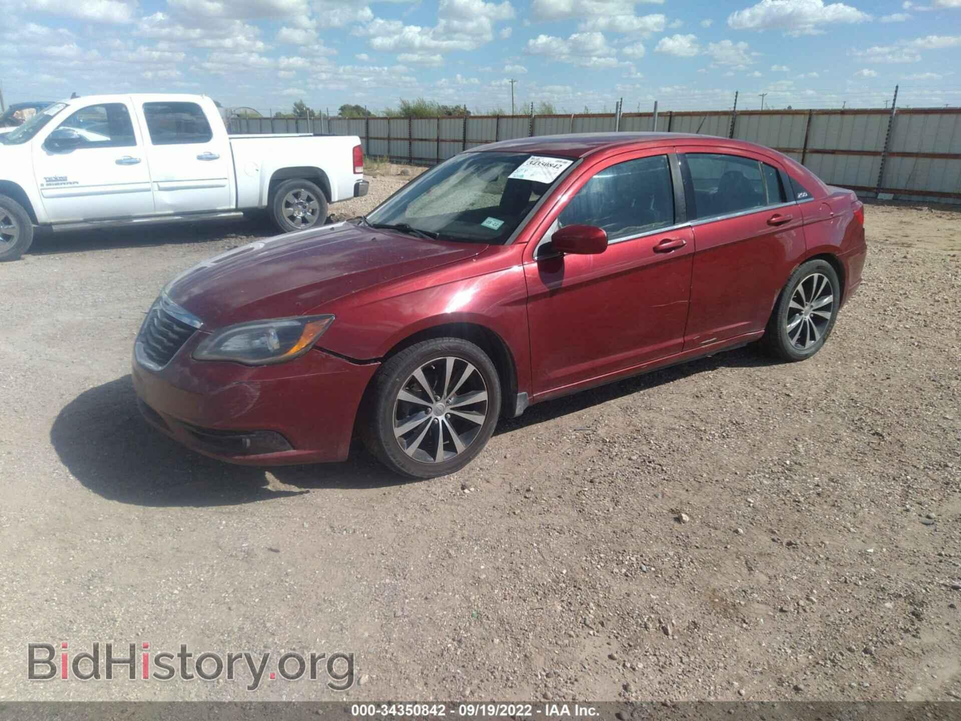 2013 CHRYSLER 200 - VIN: 1C3CCBCG7DN617255 - Фото 2