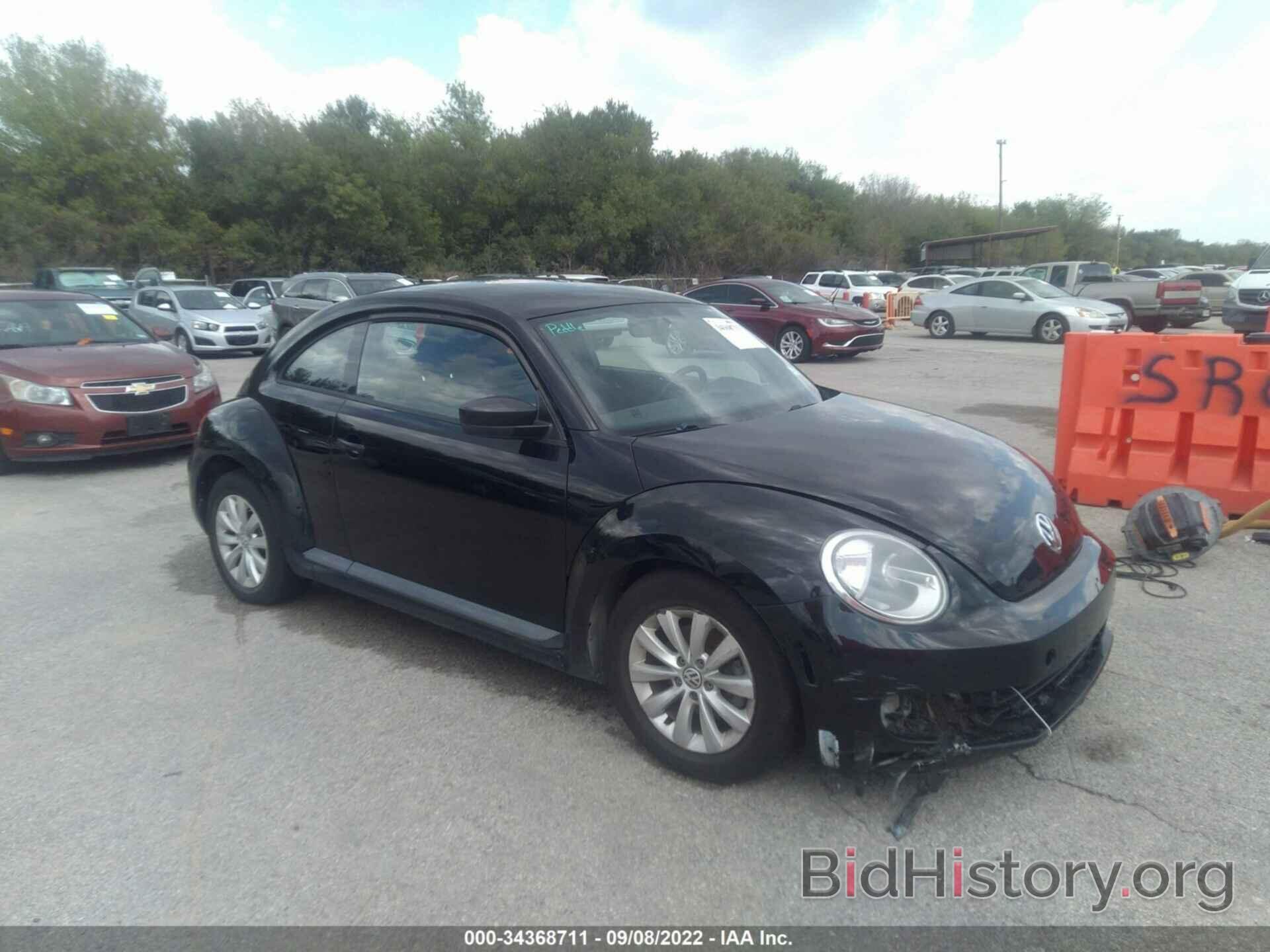 Photo 3VWFP7AT3DM626567 - VOLKSWAGEN BEETLE COUPE 2013
