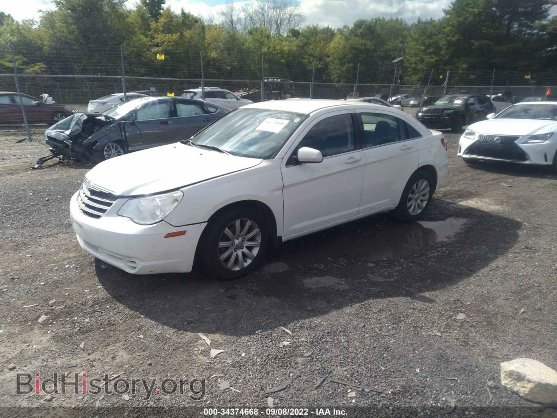2010 CHRYSLER SEBRING - VIN: 1C3CC5FB0AN160902 - Фото 2
