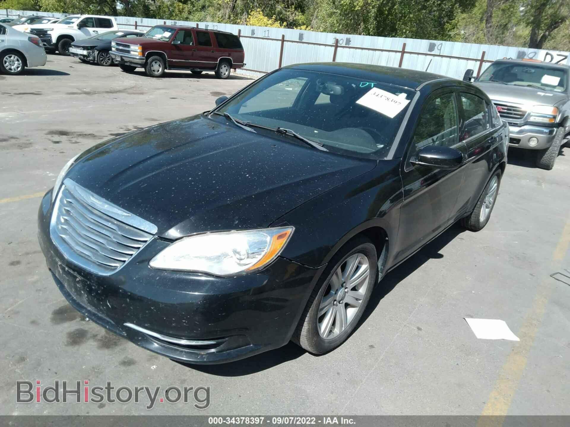 2011 CHRYSLER 200 - VIN: 1C3BC1FB0BN613762 - Фото 2