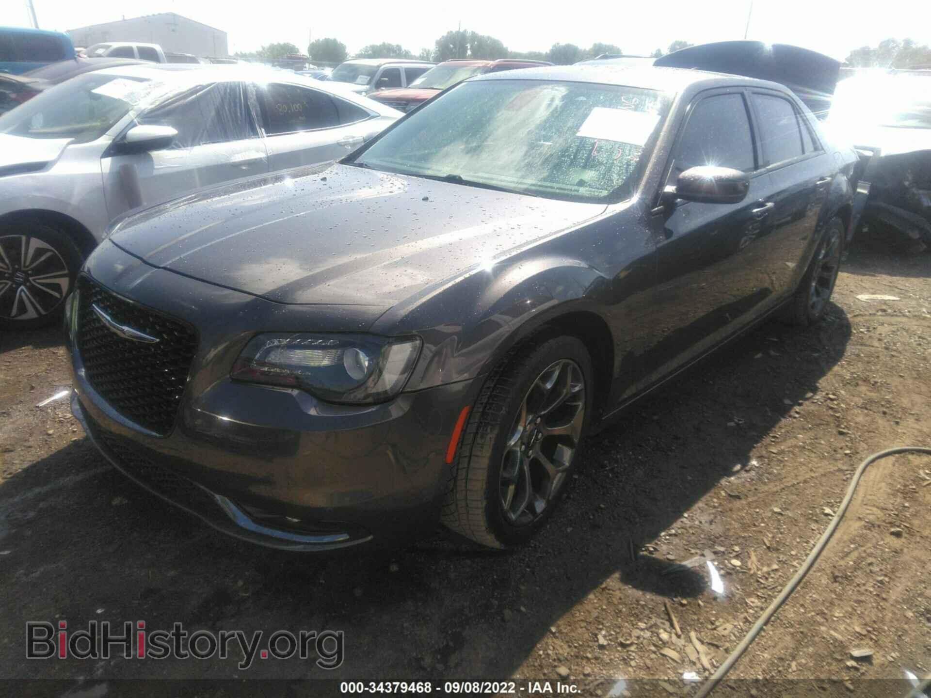 2016 CHRYSLER 300 - VIN: 2C3CCABG0GH224366 - Фото 2