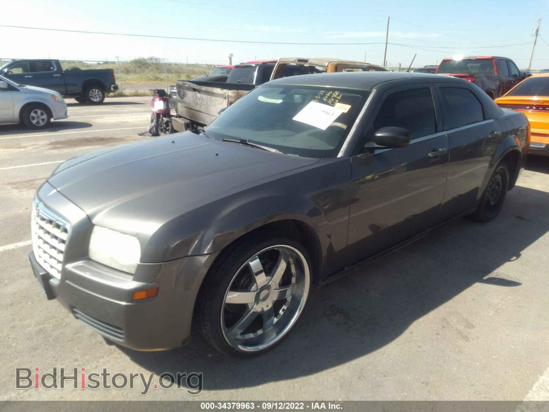 2008 CHRYSLER 300 - VIN: 2C3LA43R08H183052 - Фото 2