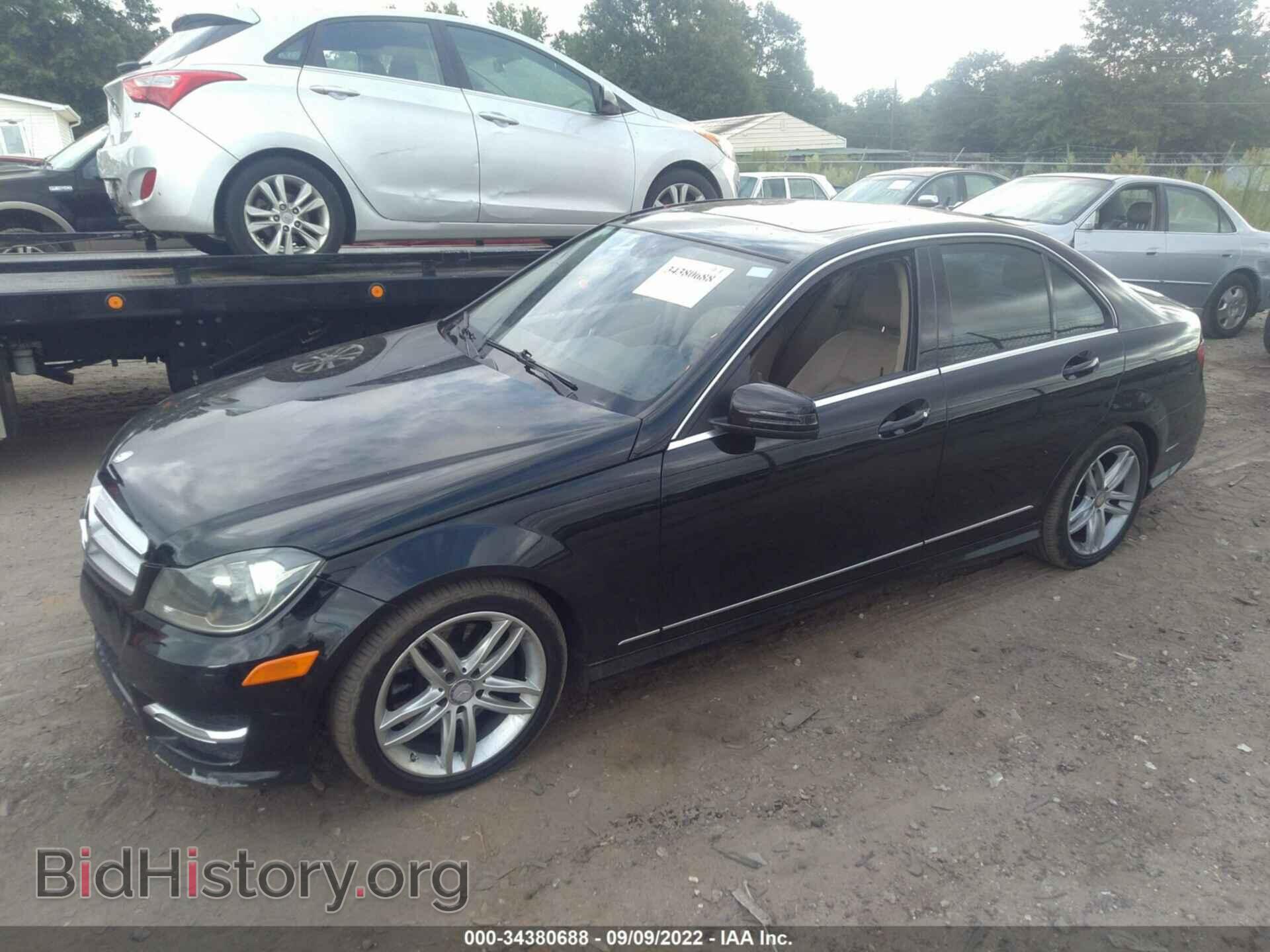 2013 MERCEDES-BENZ C-CLASS - VIN: WDDGF8AB5DR266794 - Фото 2