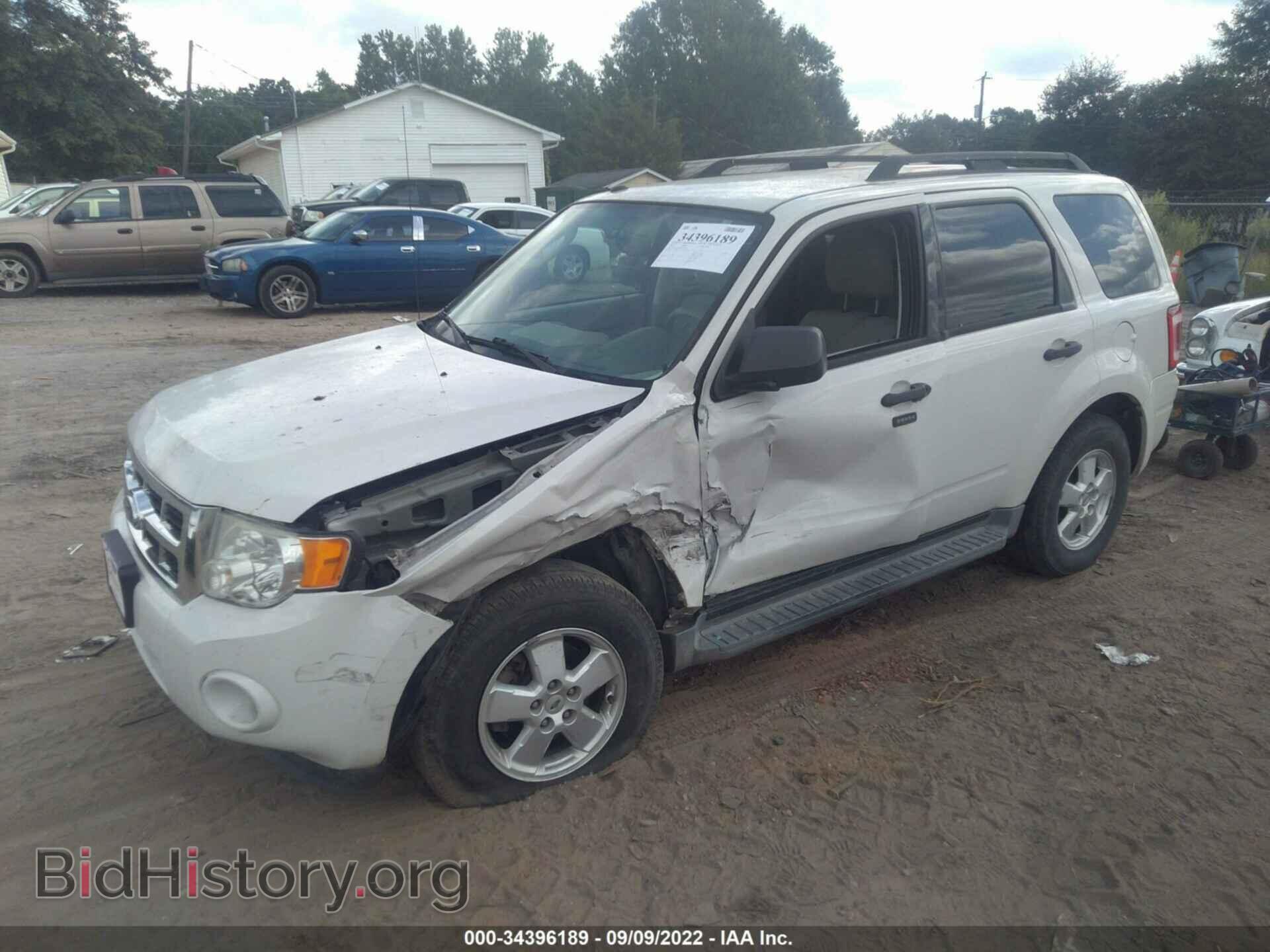 2011 FORD ESCAPE - VIN: 1FMCU0D76BKA87642 - Фото 2