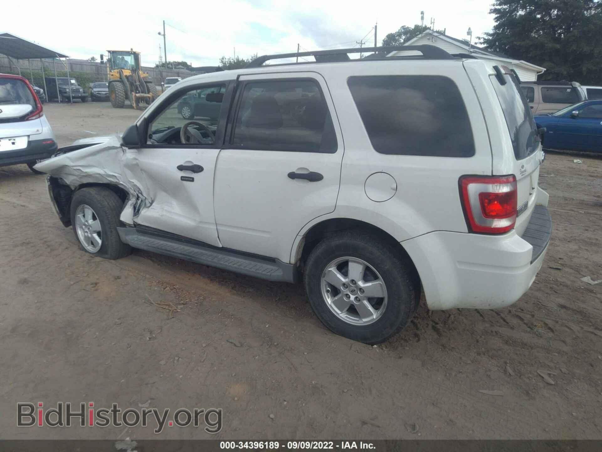 2011 FORD ESCAPE - VIN: 1FMCU0D76BKA87642 - Фото 3