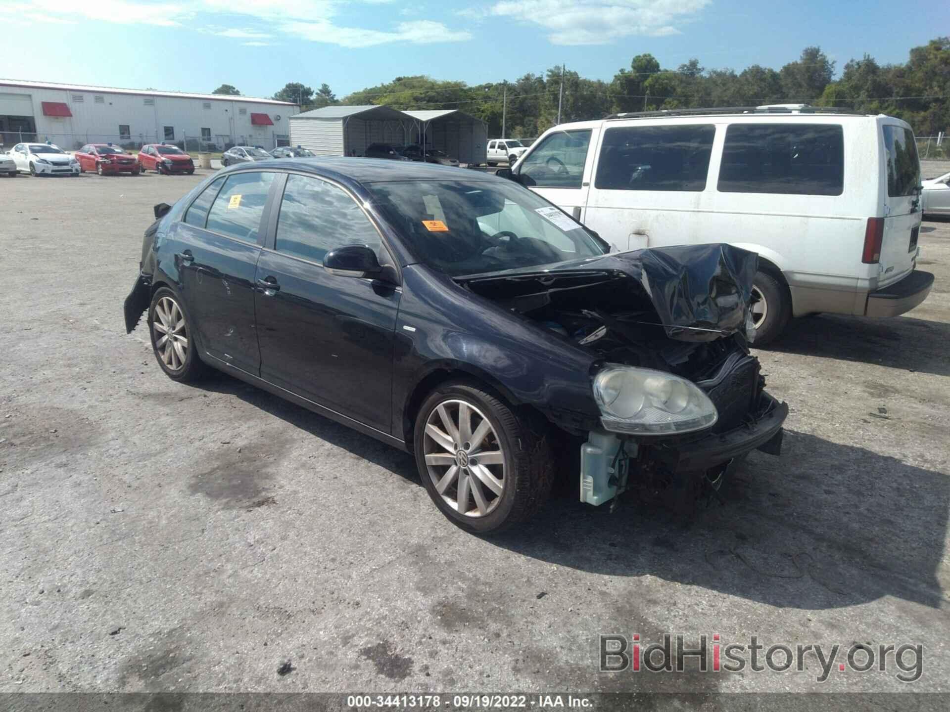 Photo 3VWRJ7AJXAM064384 - VOLKSWAGEN JETTA SEDAN 2010