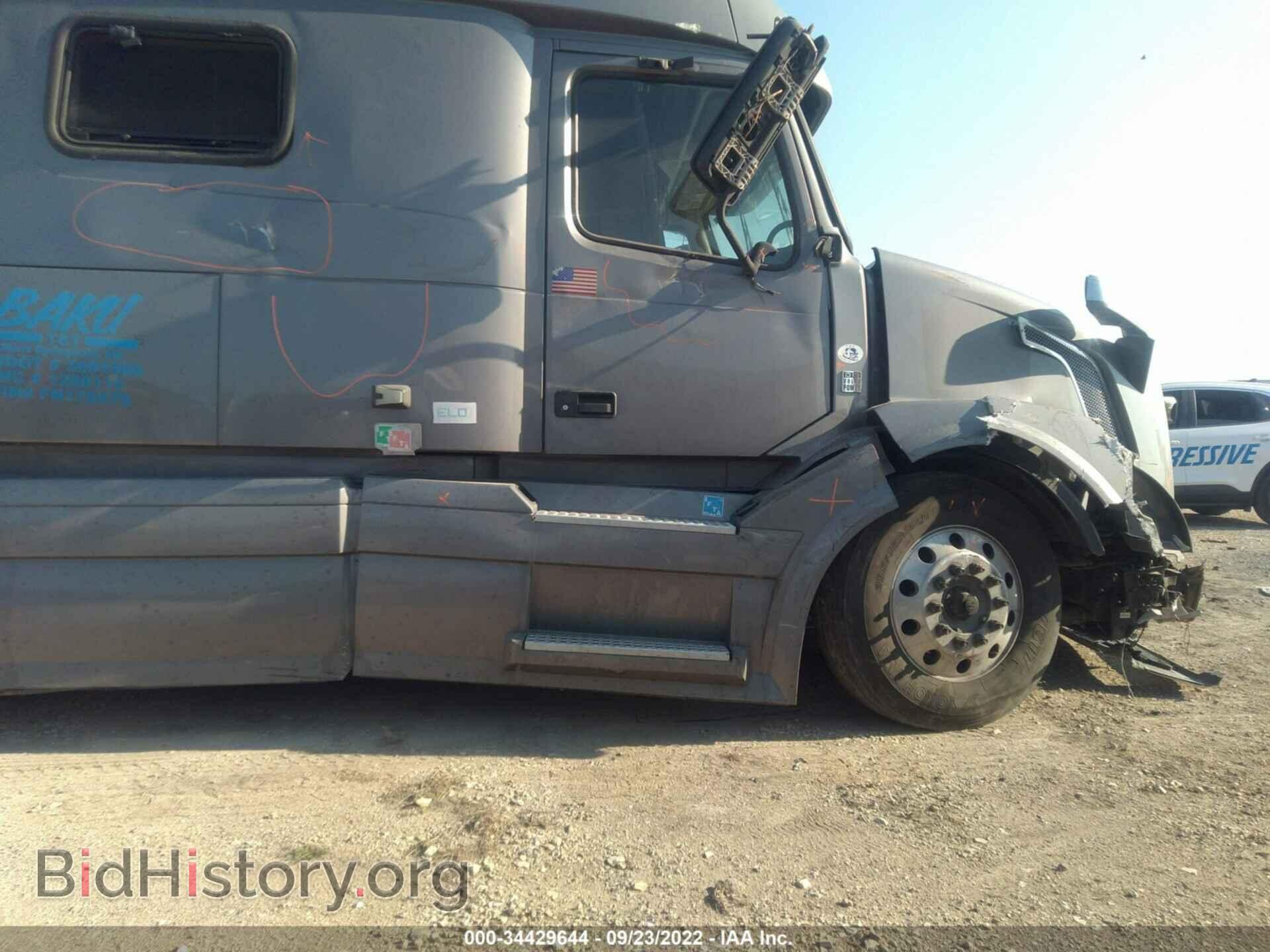 2015 VOLVO VN - VIN: 4V4NC9EJ4FN176679 - Фото 8