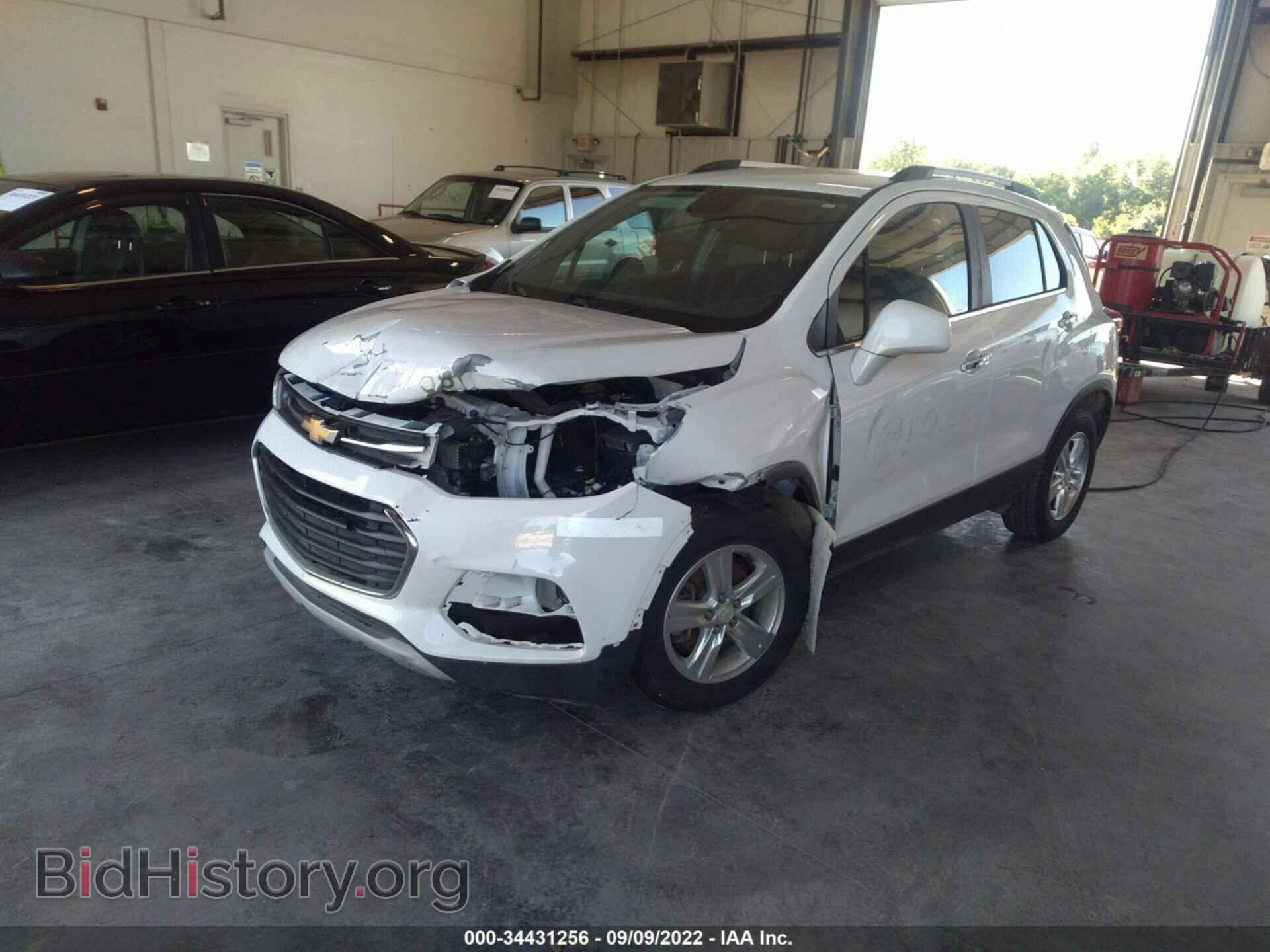 2017 CHEVROLET TRAX - VIN: 3GNCJLSB0HL220559 - Фото 2