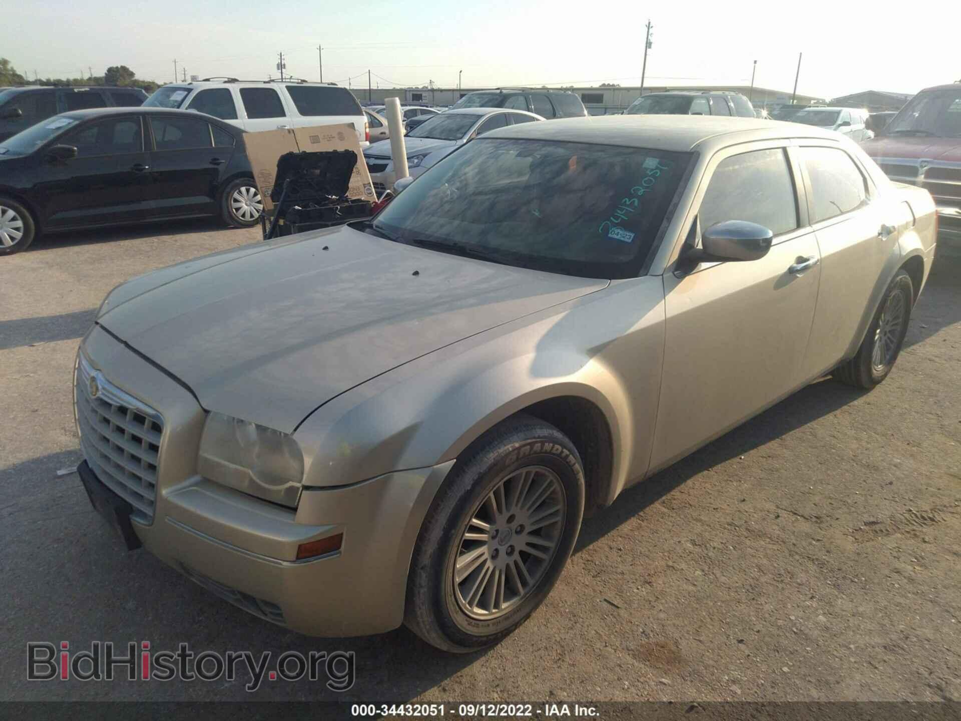 2010 CHRYSLER 300 - VIN: 2C3CA4CD7AH213576 - Фото 2