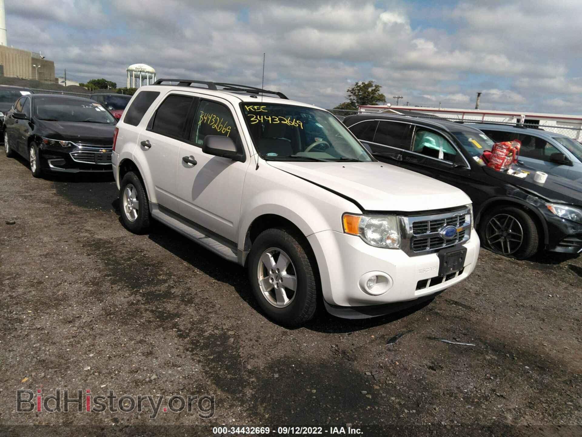Фотография 1FMCU0D70BKB94735 - FORD ESCAPE 2011