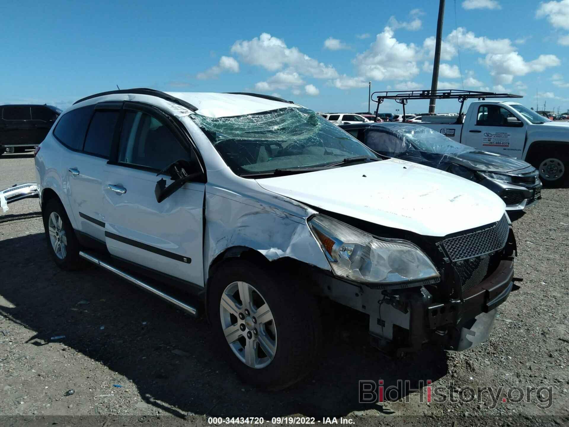 Photo 1GNLREED7AS127899 - CHEVROLET TRAVERSE 2010