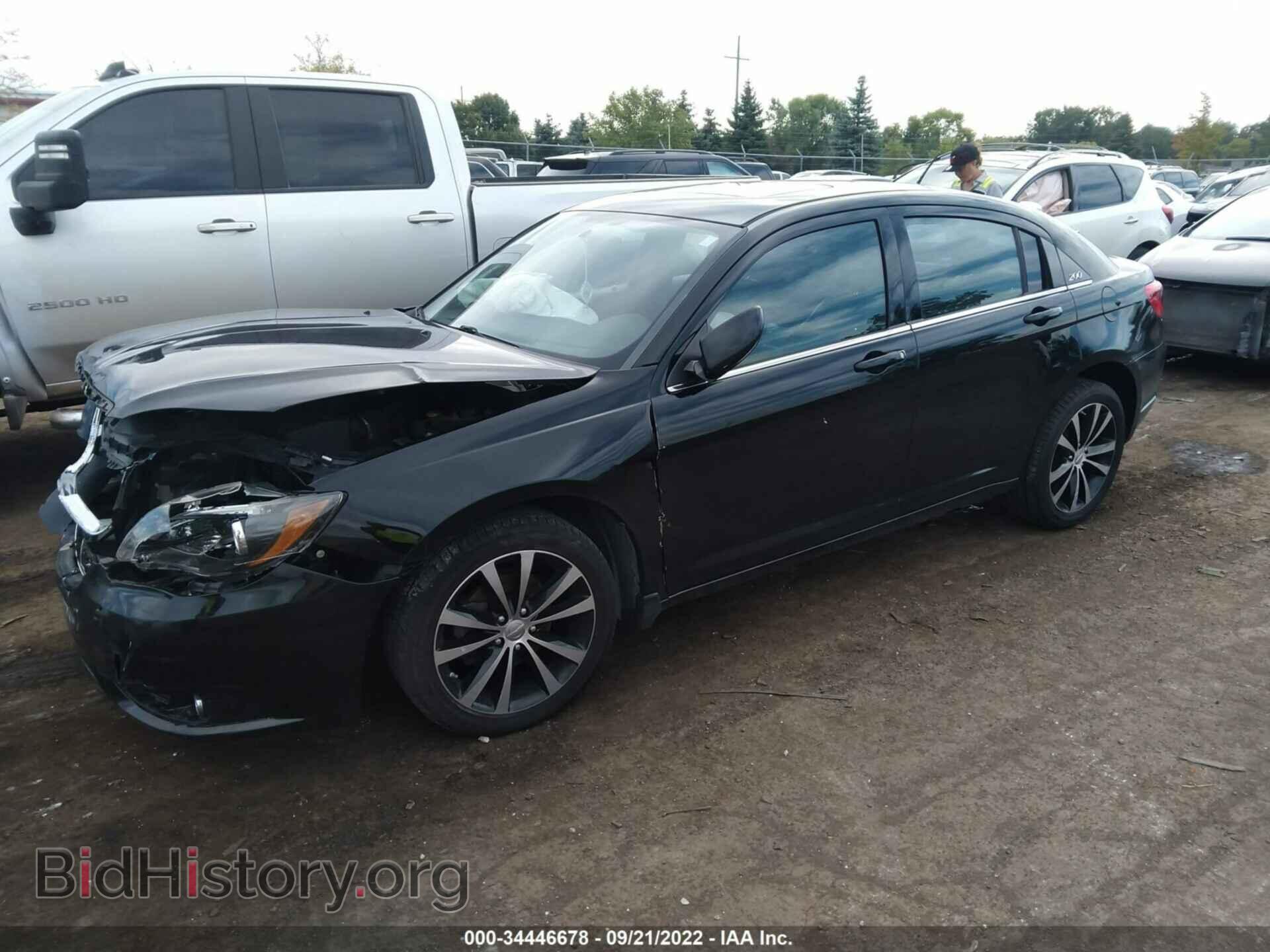 2013 CHRYSLER 200 - VIN: 1C3CCBCG3DN553411 - Фото 2