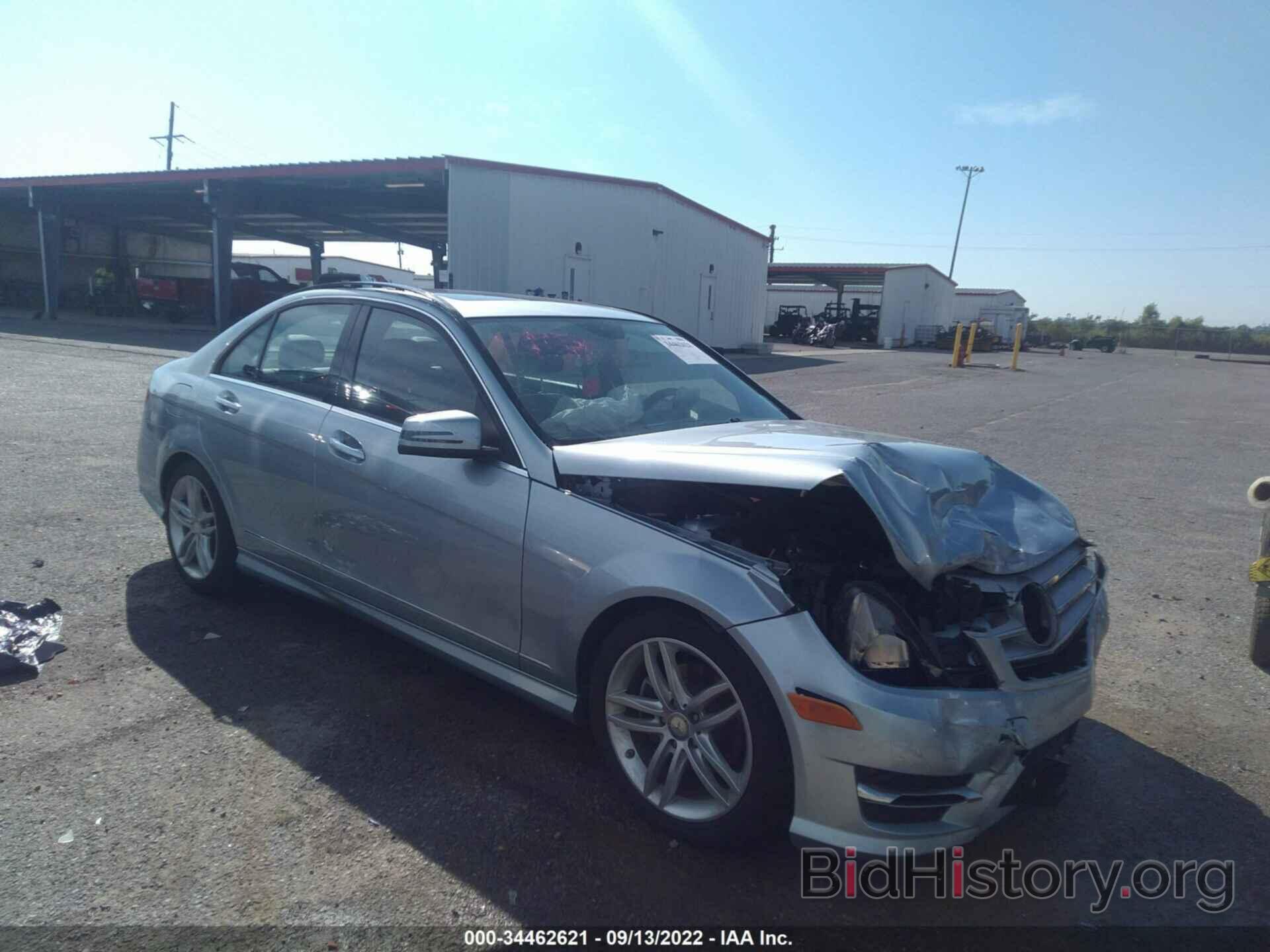 Photo WDDGF4HB3DA780236 - MERCEDES-BENZ C-CLASS 2013