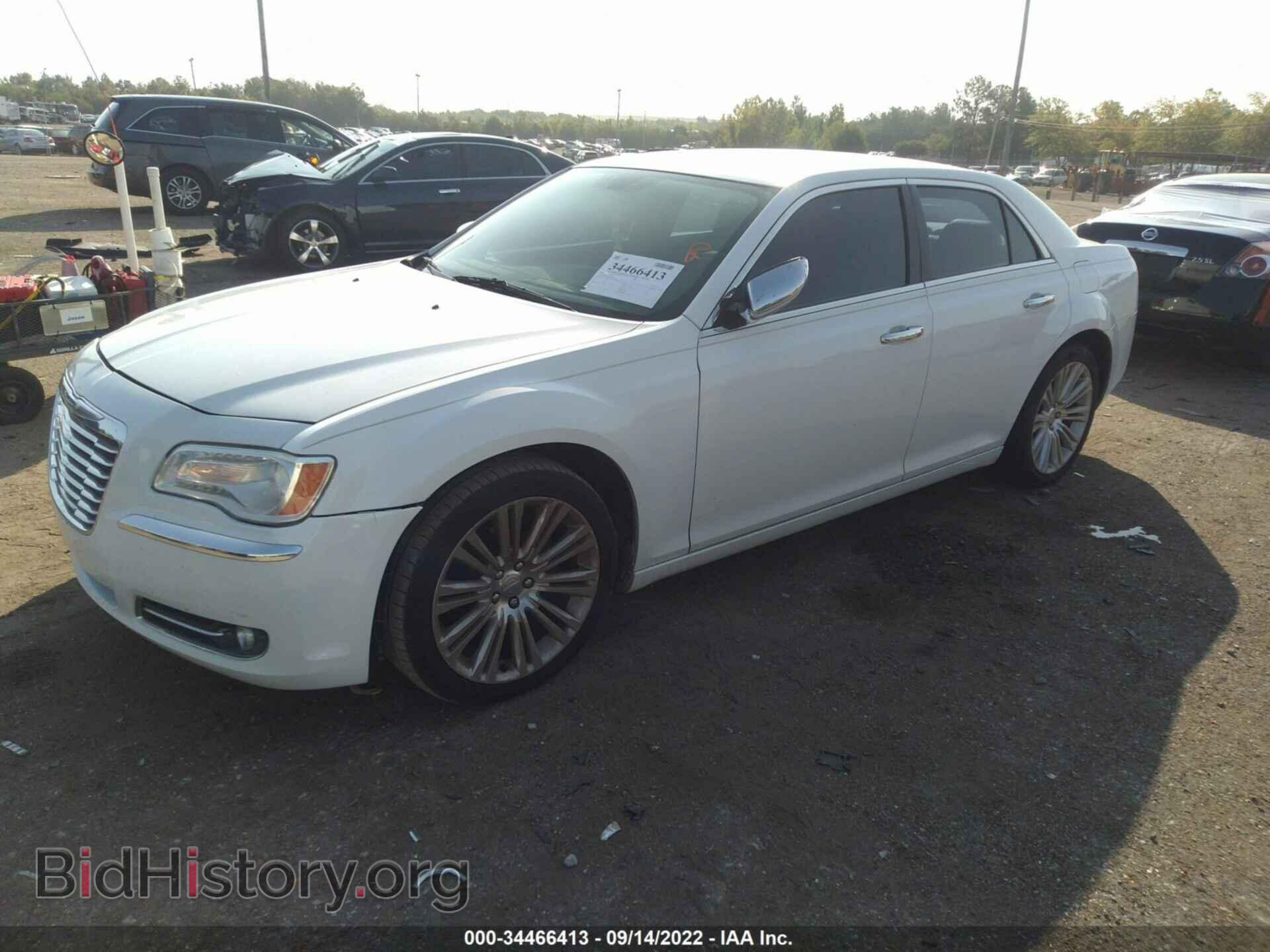 2011 CHRYSLER 300 - VIN: 2C3CA5CG5BH593101 - Фото 2