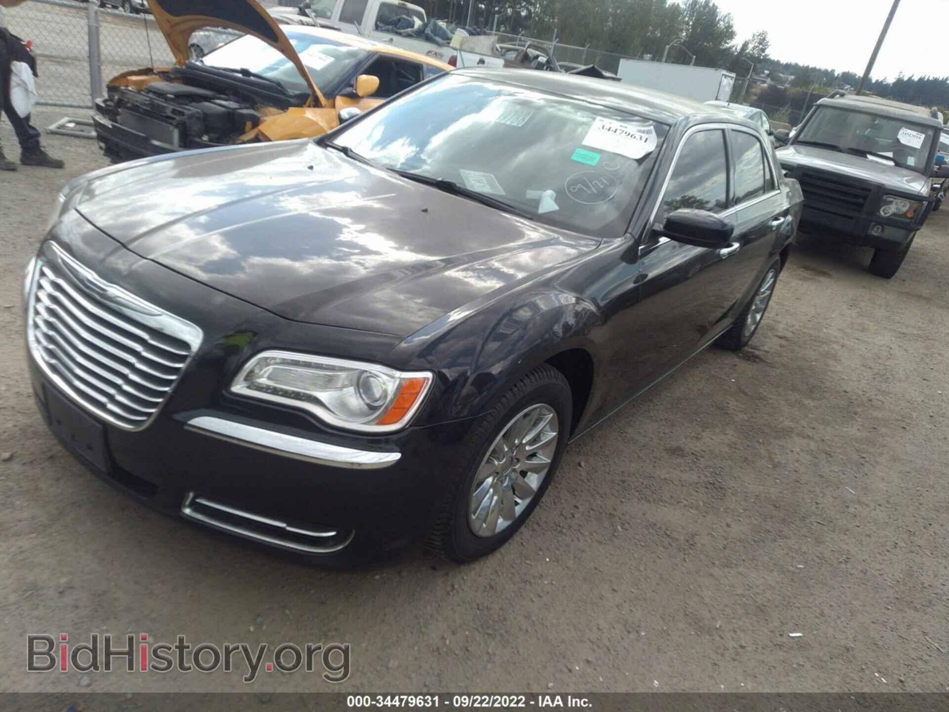 2013 CHRYSLER 300 - VIN: 2C3CCAAG2DH508109 - Фото 2