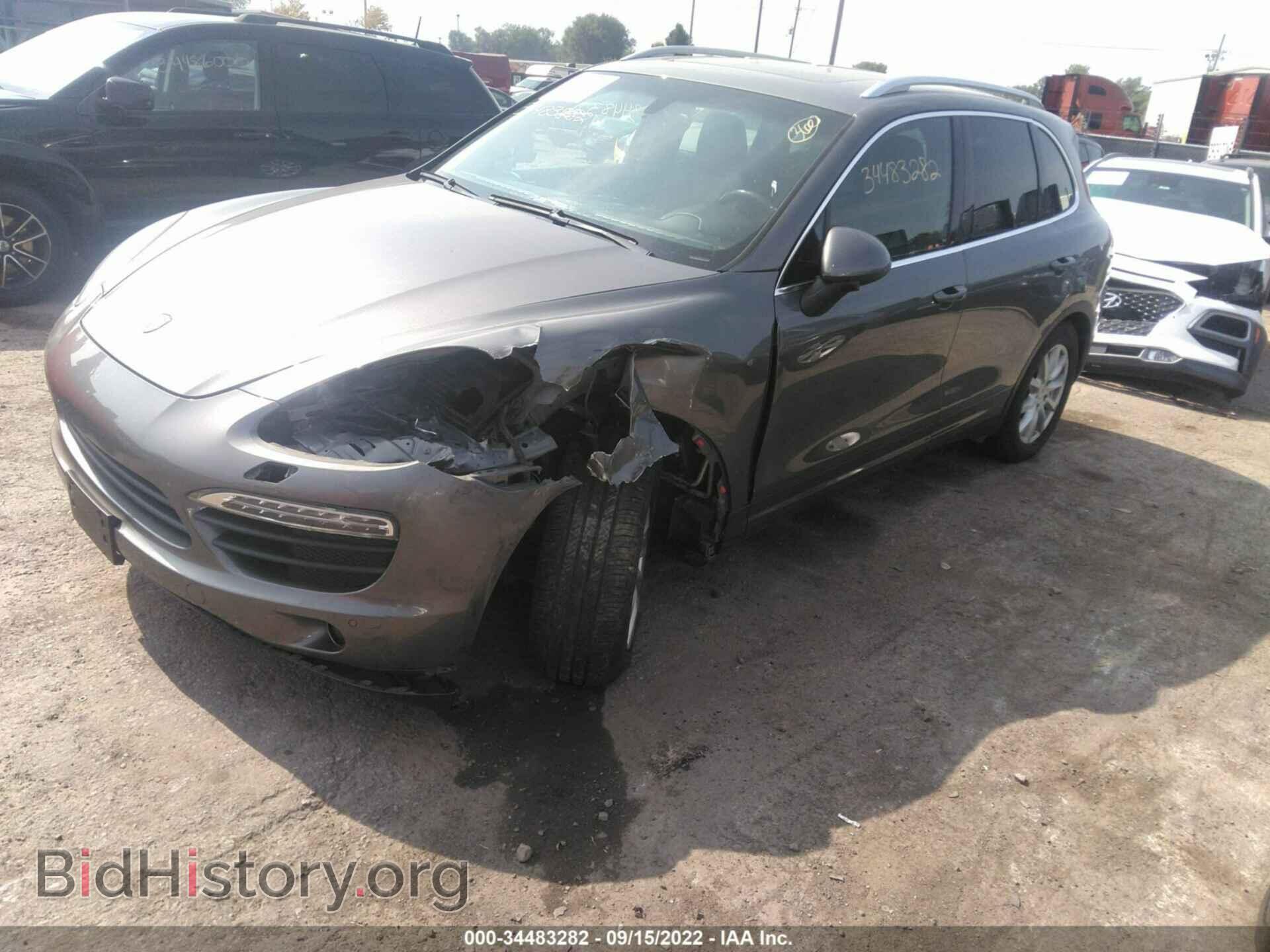 2011 PORSCHE CAYENNE - VIN: WP1AB2A25BLA44294 - Photo 2