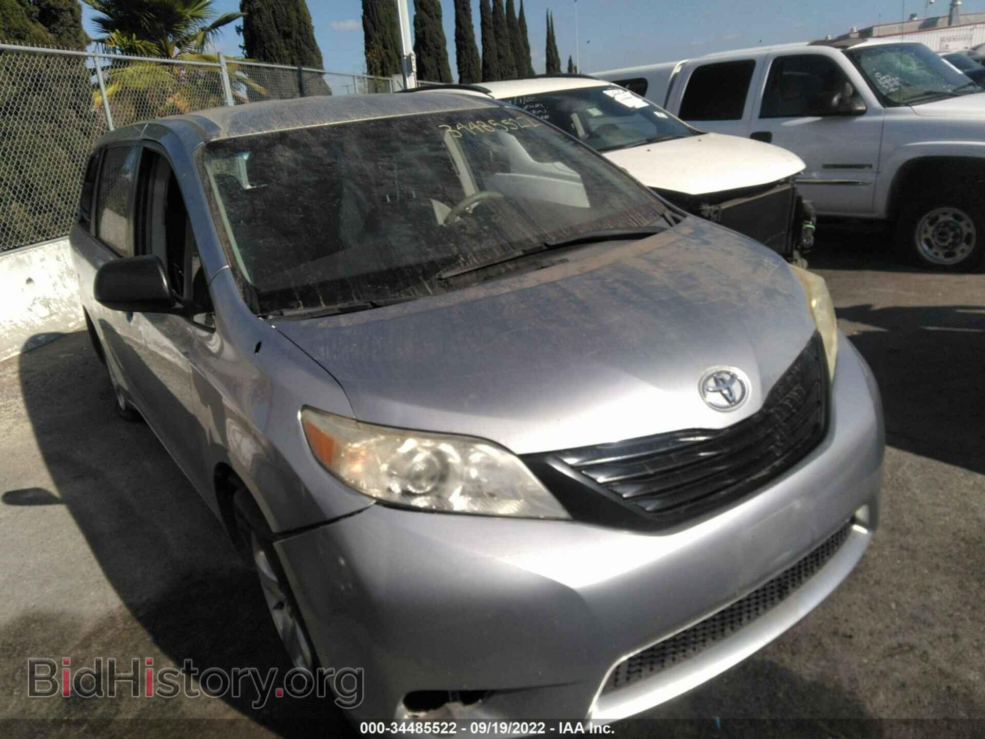 Photo 5TDKA3DC1BS006689 - TOYOTA SIENNA 2011