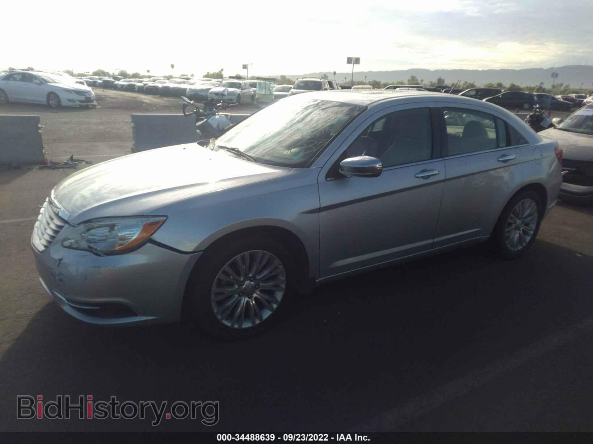2011 CHRYSLER 200 - VIN: 1C3BC2FB6BN571037 - Фото 2