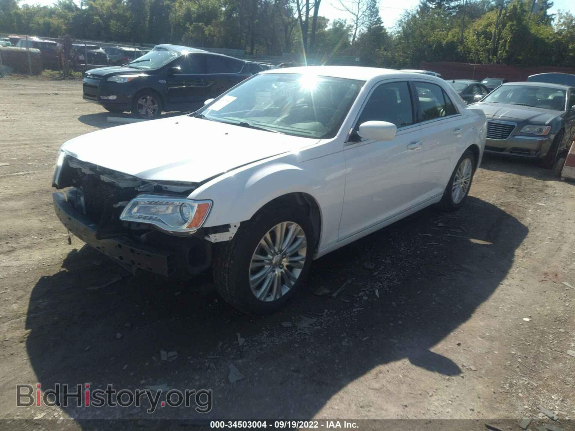 2013 CHRYSLER 300 - VIN: 2C3CCARG3DH604335 - Фото 2