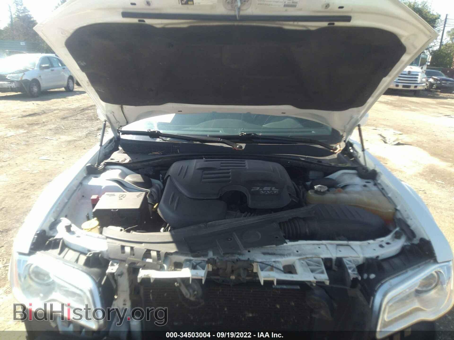 2013 CHRYSLER 300 - VIN: 2C3CCARG3DH604335 - Фото 10