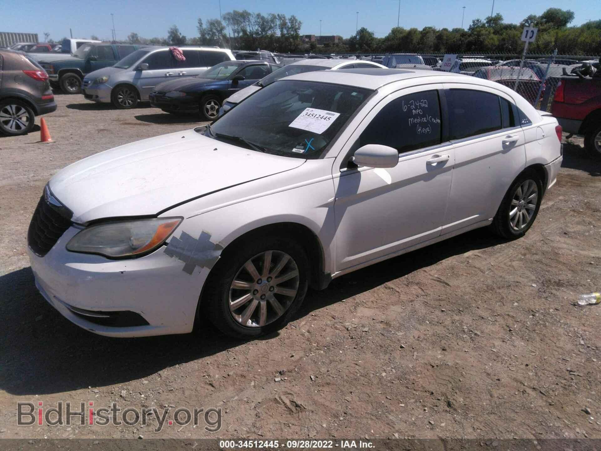 2011 CHRYSLER 200 - VIN: 1C3BC1FB5BN520493 - Фото 2