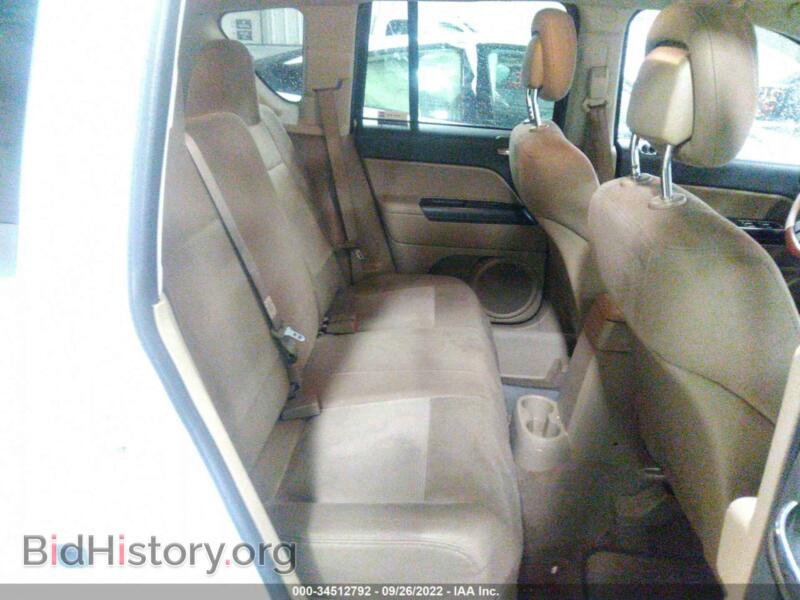 2011 Jeep COMPASS (VIN 1J4NF1FB9BD266612) — photo 8 of 11