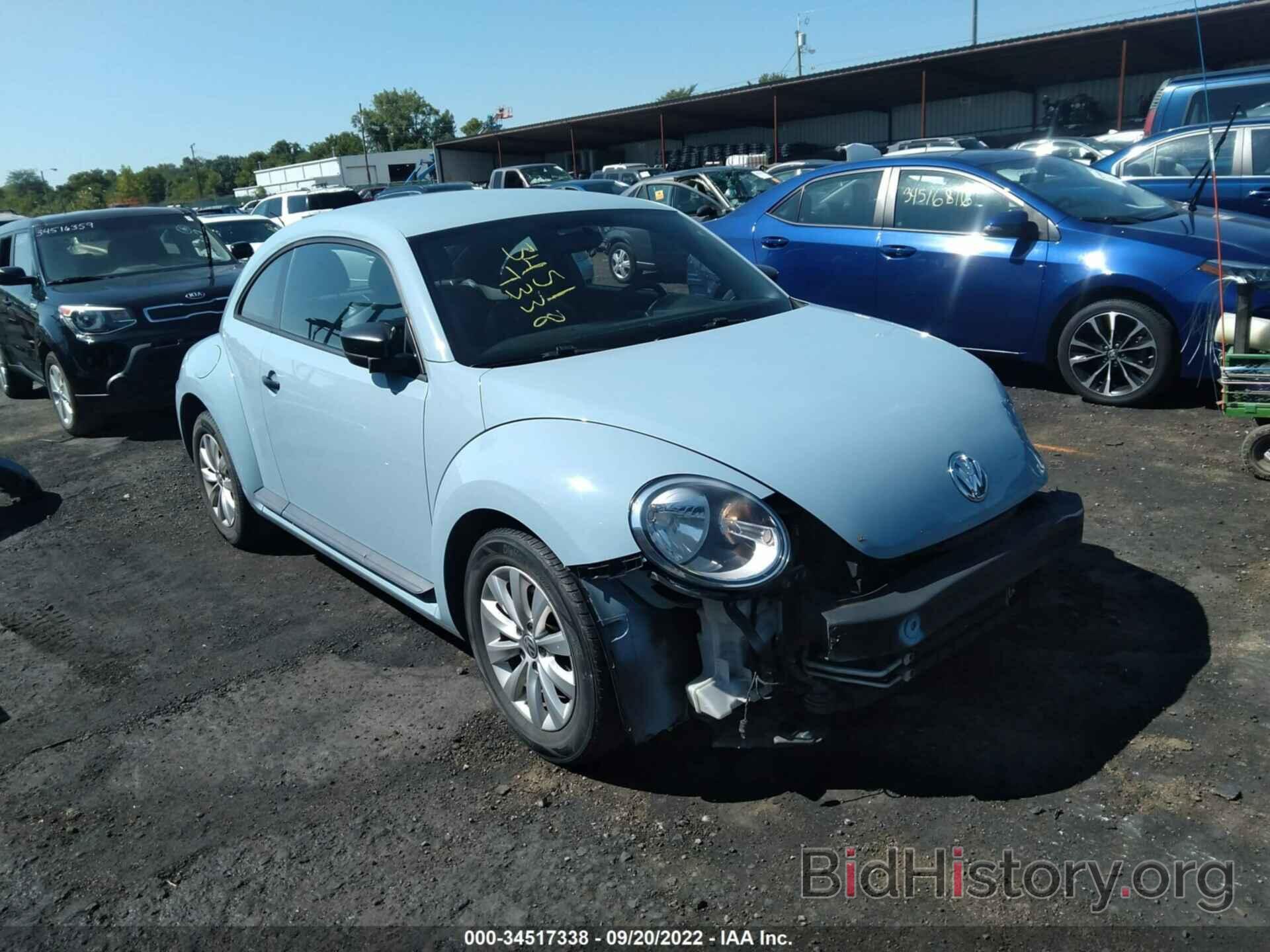 Photo 3VWF17AT1FM628547 - VOLKSWAGEN BEETLE COUPE 2015