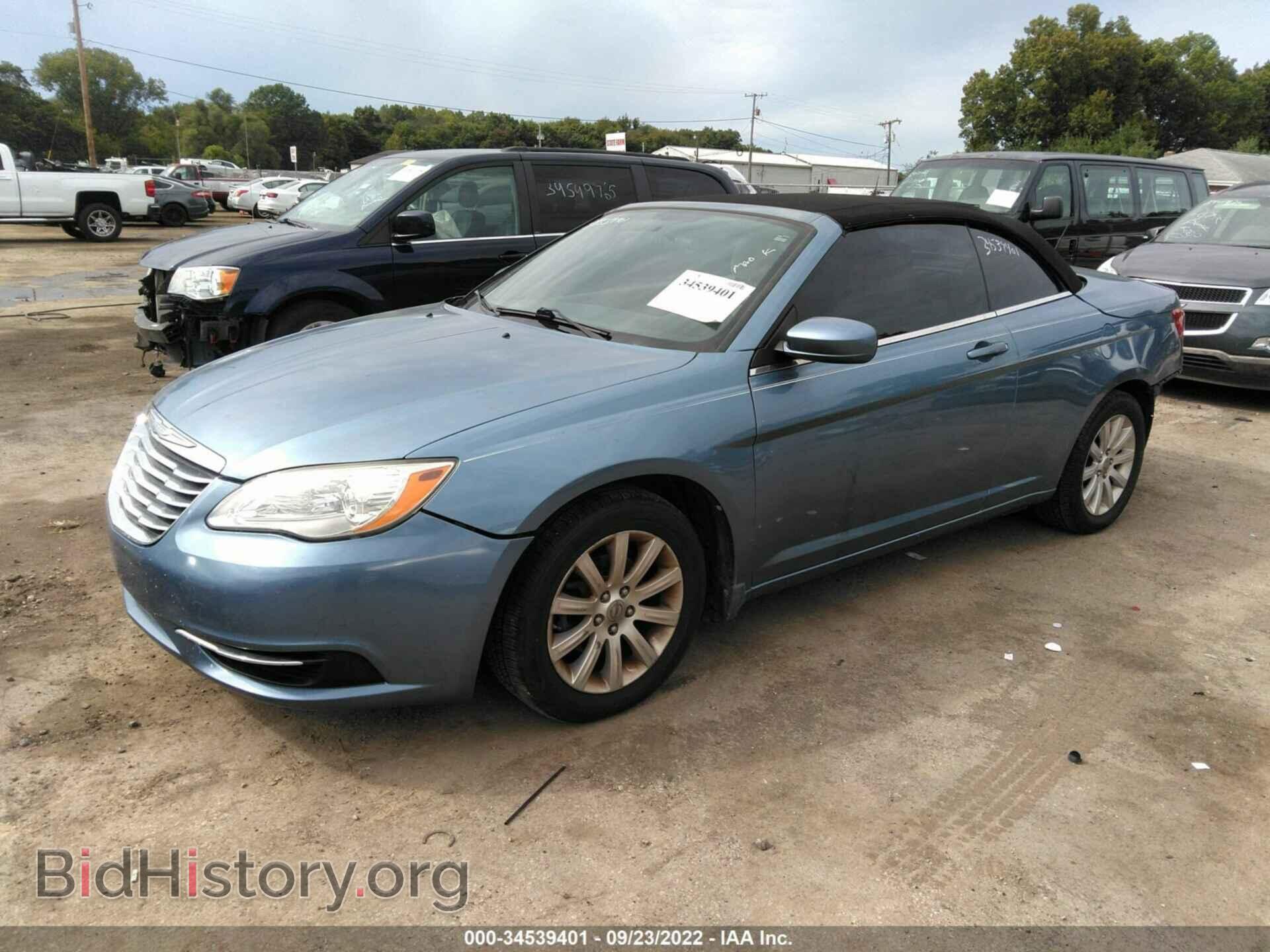 2011 CHRYSLER 200 - VIN: 1C3BC2EB9BN532251 - Photo 2