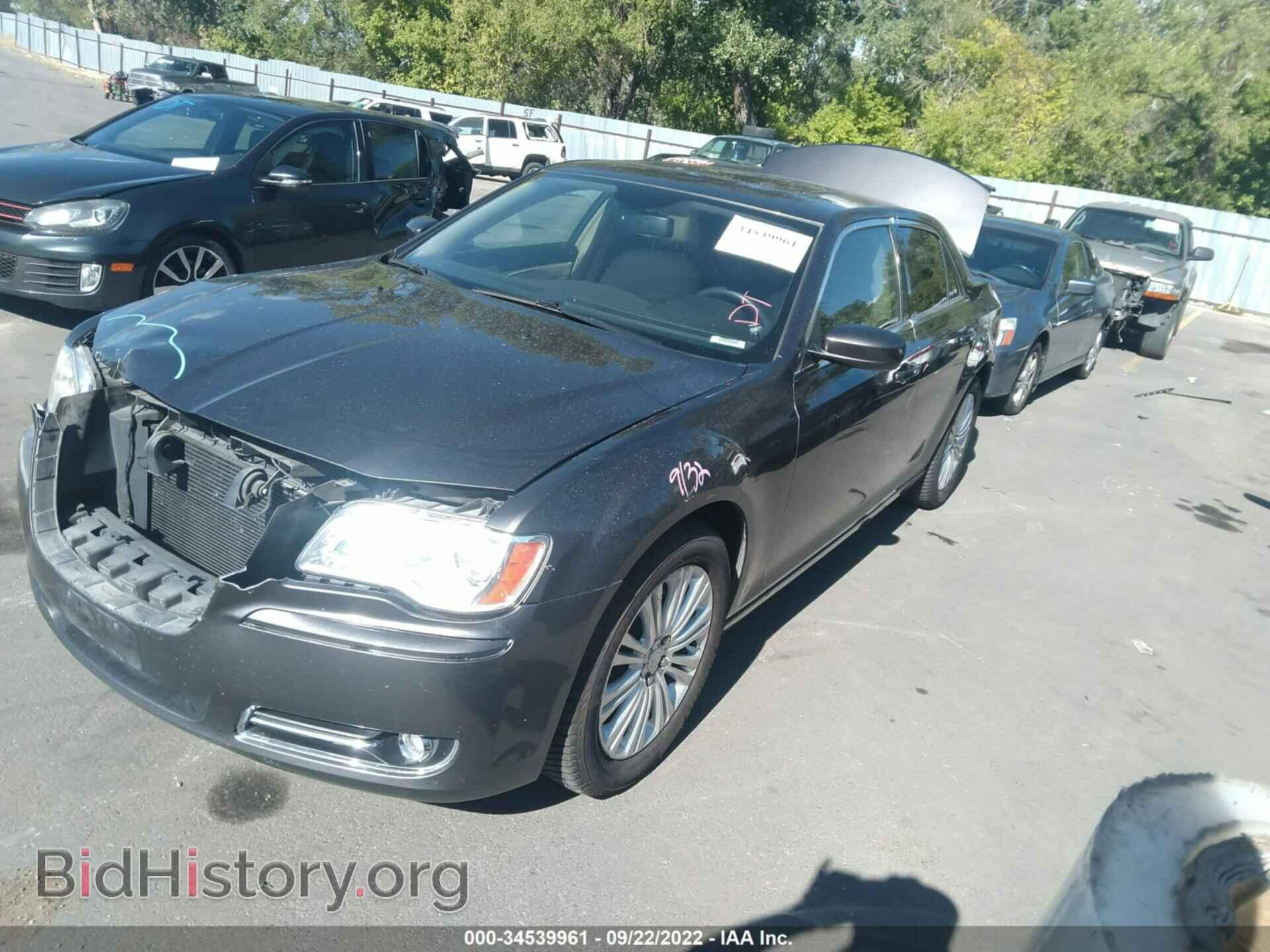 2013 CHRYSLER 300 - VIN: 2C3CCARG2DH666325 - Фото 2