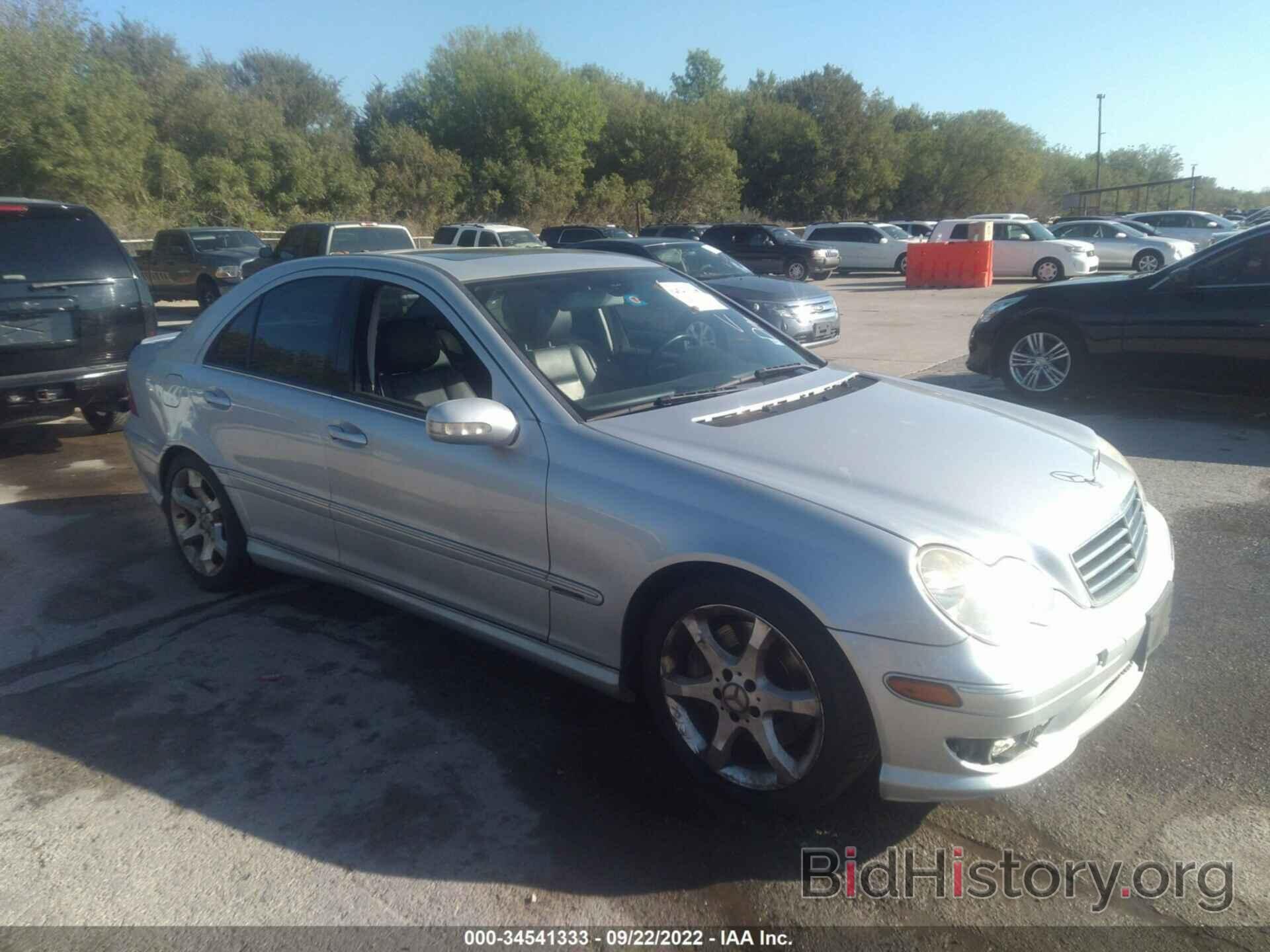 Photo WDBRF52H47E028028 - MERCEDES-BENZ C-CLASS 2007