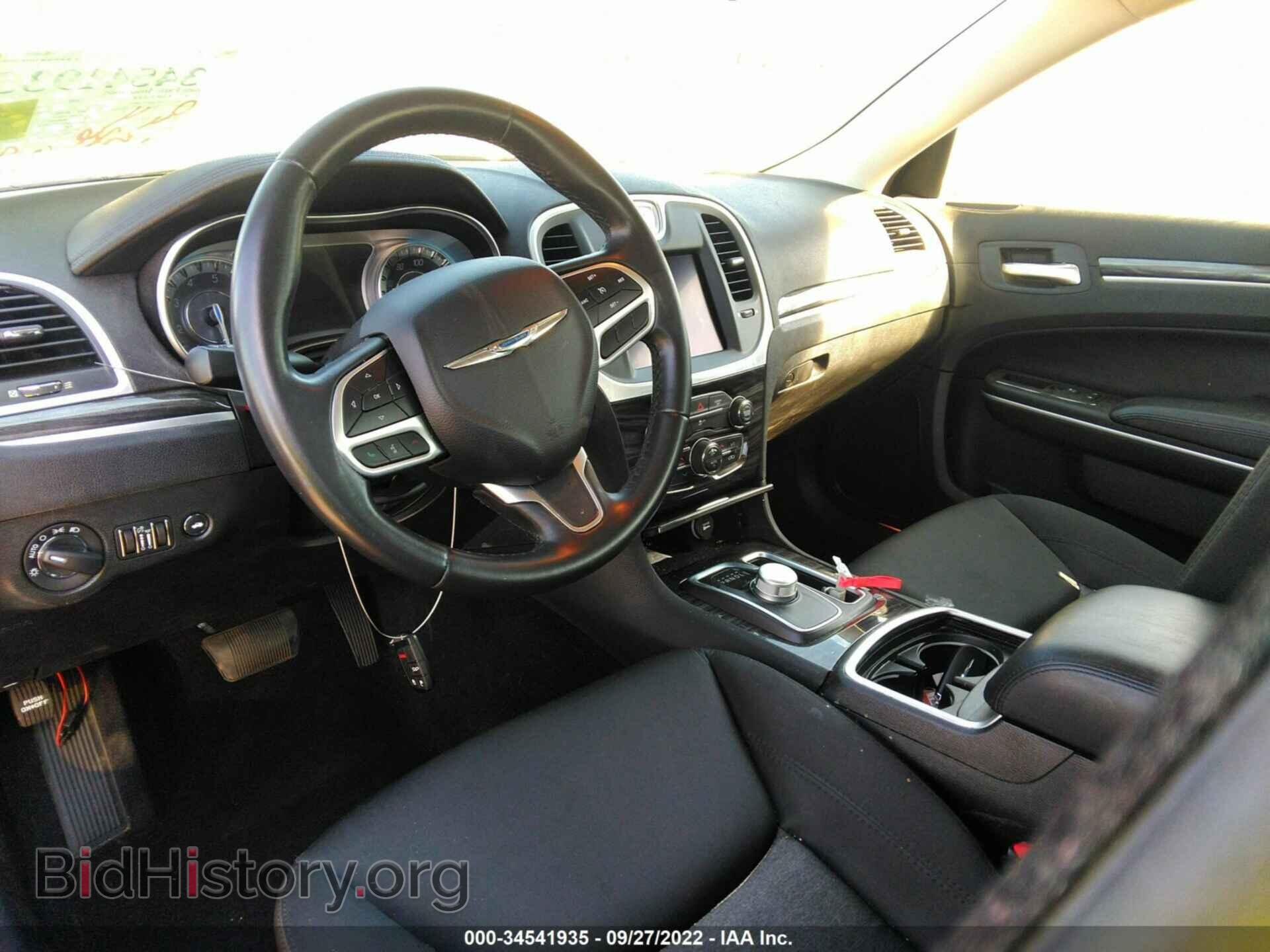 2019 CHRYSLER 300 - VIN: 2C3CCAAG8KH738671 - Фото 5