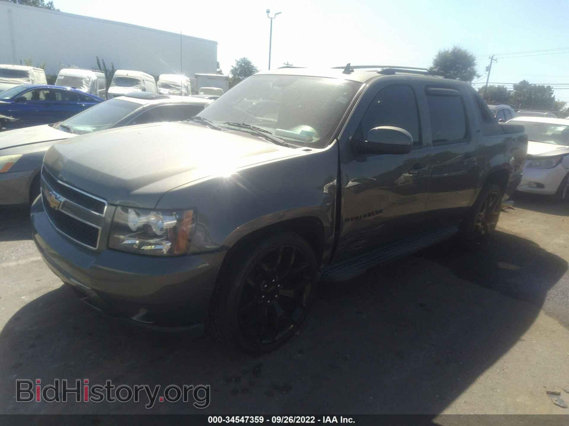 2011 CHEVROLET AVALANCHE - VIN: 3GNMCFE00BG306366 - Фото 2