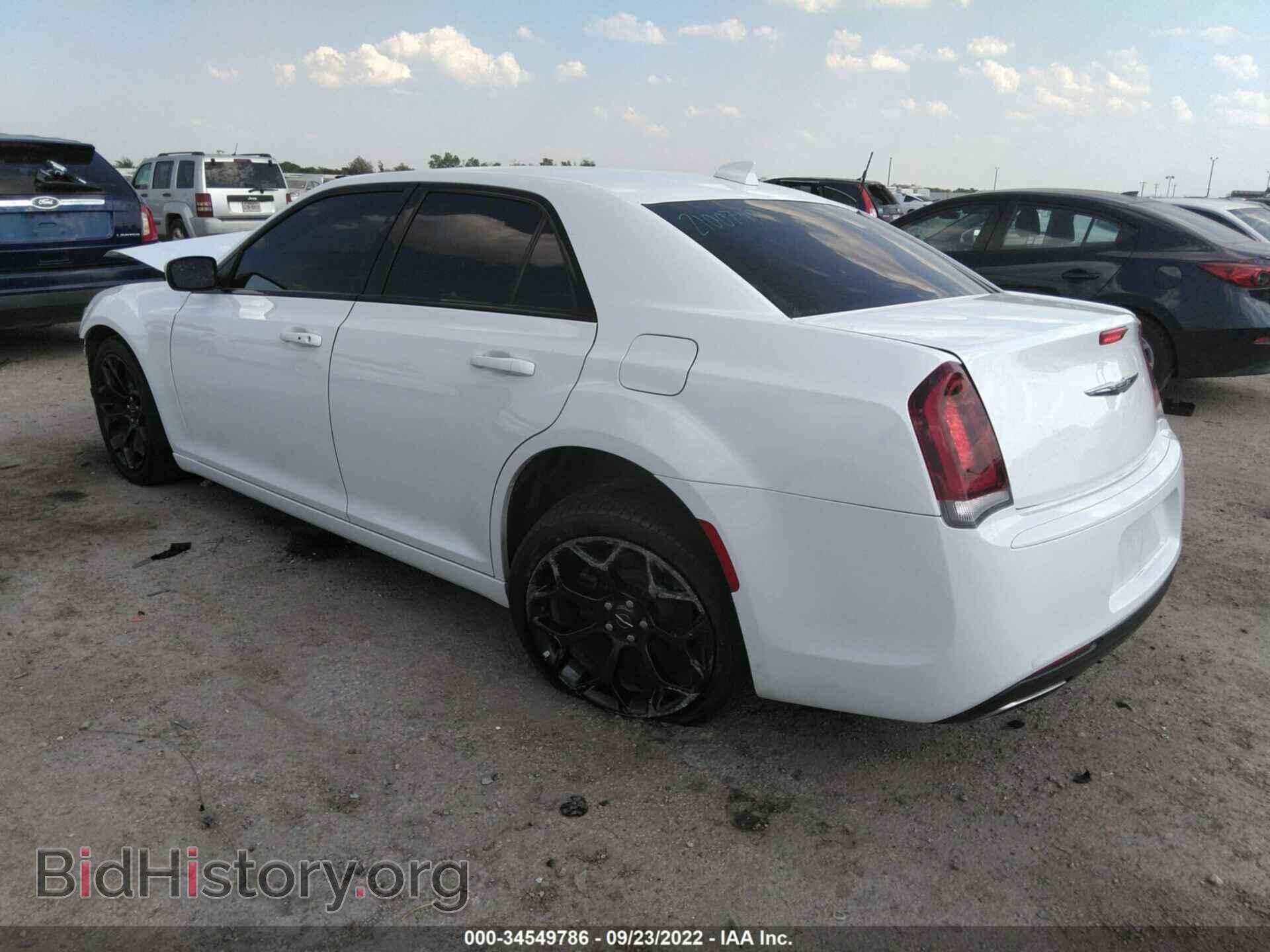 2019 CHRYSLER 300 - VIN: 2C3CCABG9KH555505 - Фото 3