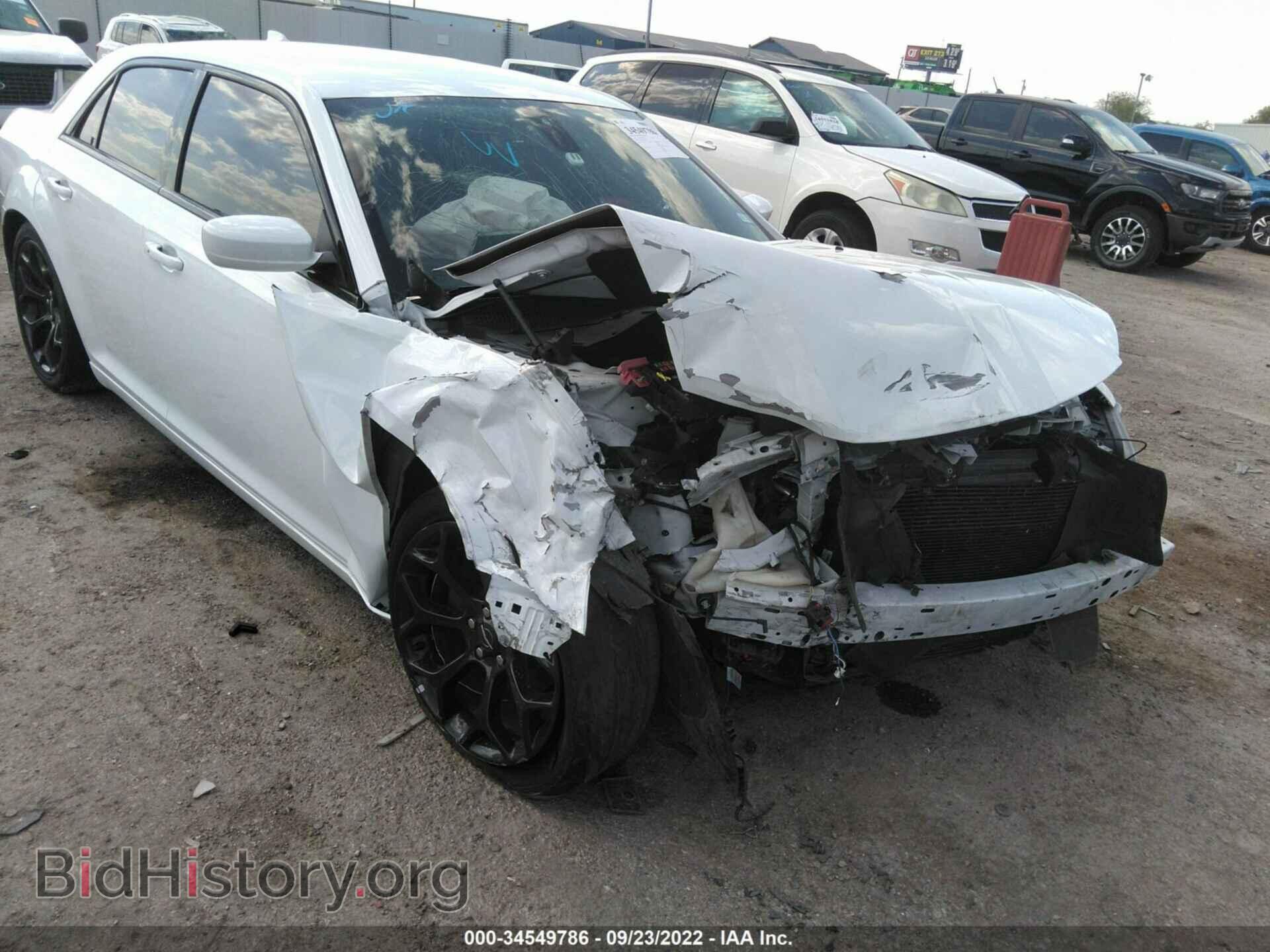 2019 CHRYSLER 300 - VIN: 2C3CCABG9KH555505 - Фото 6