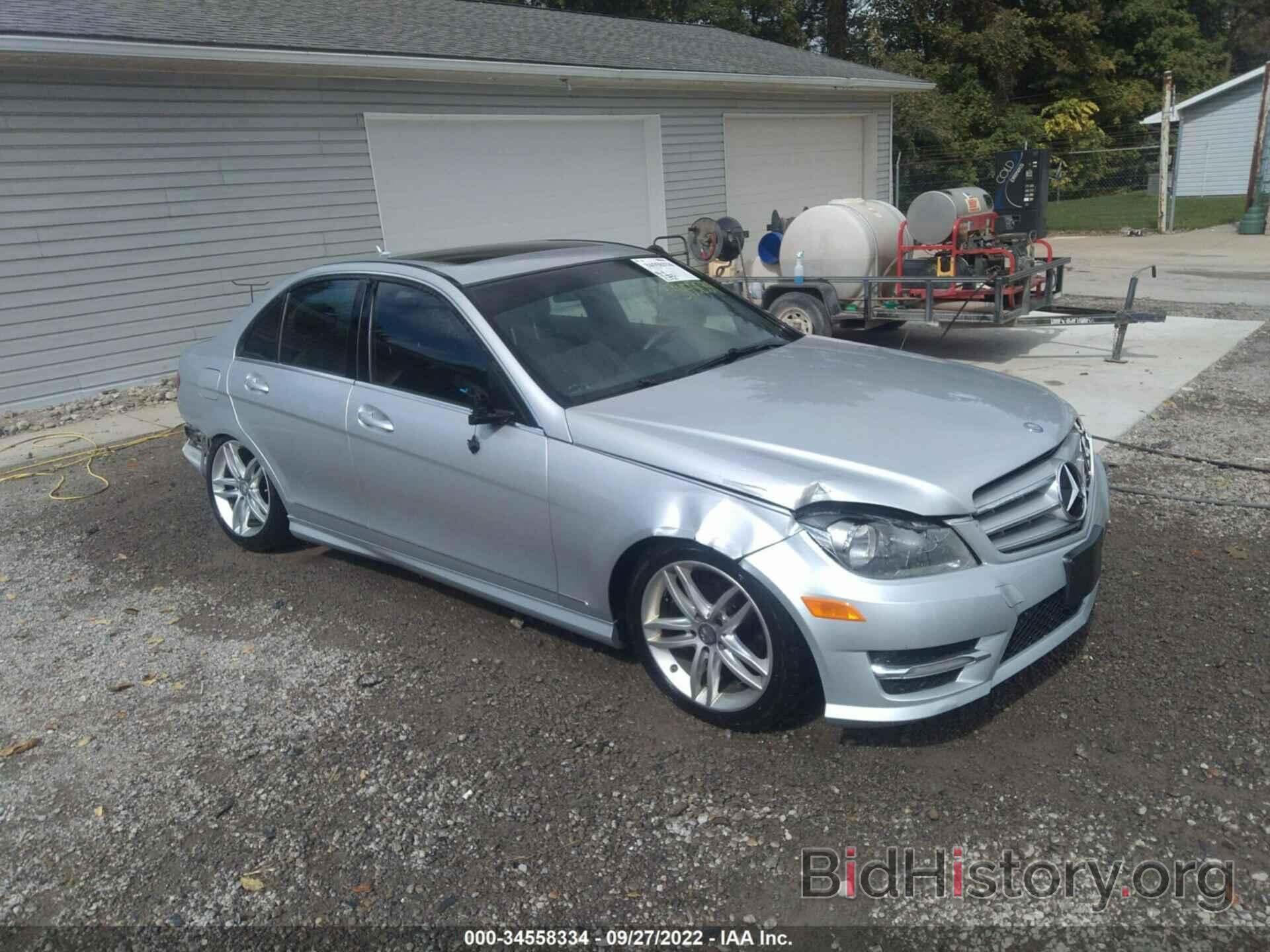 Photo WDDGF8BB3CA726028 - MERCEDES-BENZ C-CLASS 2012