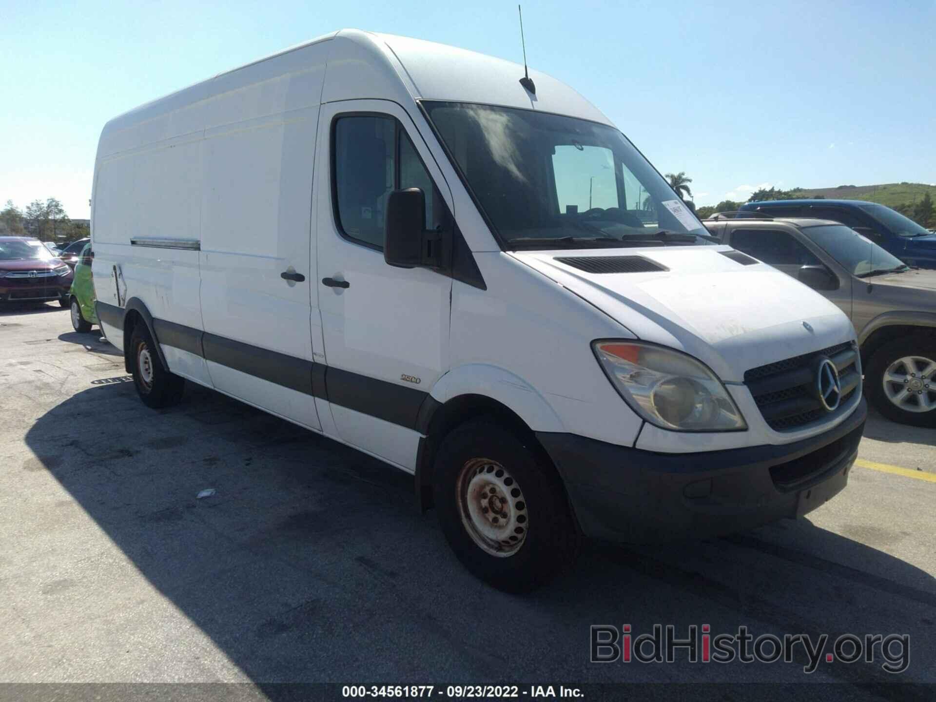 Photo WD3PE8CB6B5564585 - MERCEDES-BENZ SPRINTER CARGO VANS 2011