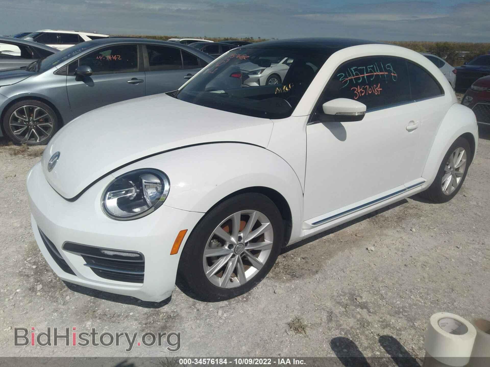2018 VOLKSWAGEN BEETLE - VIN: 3VWJD7AT1JM707906 - Фото 2