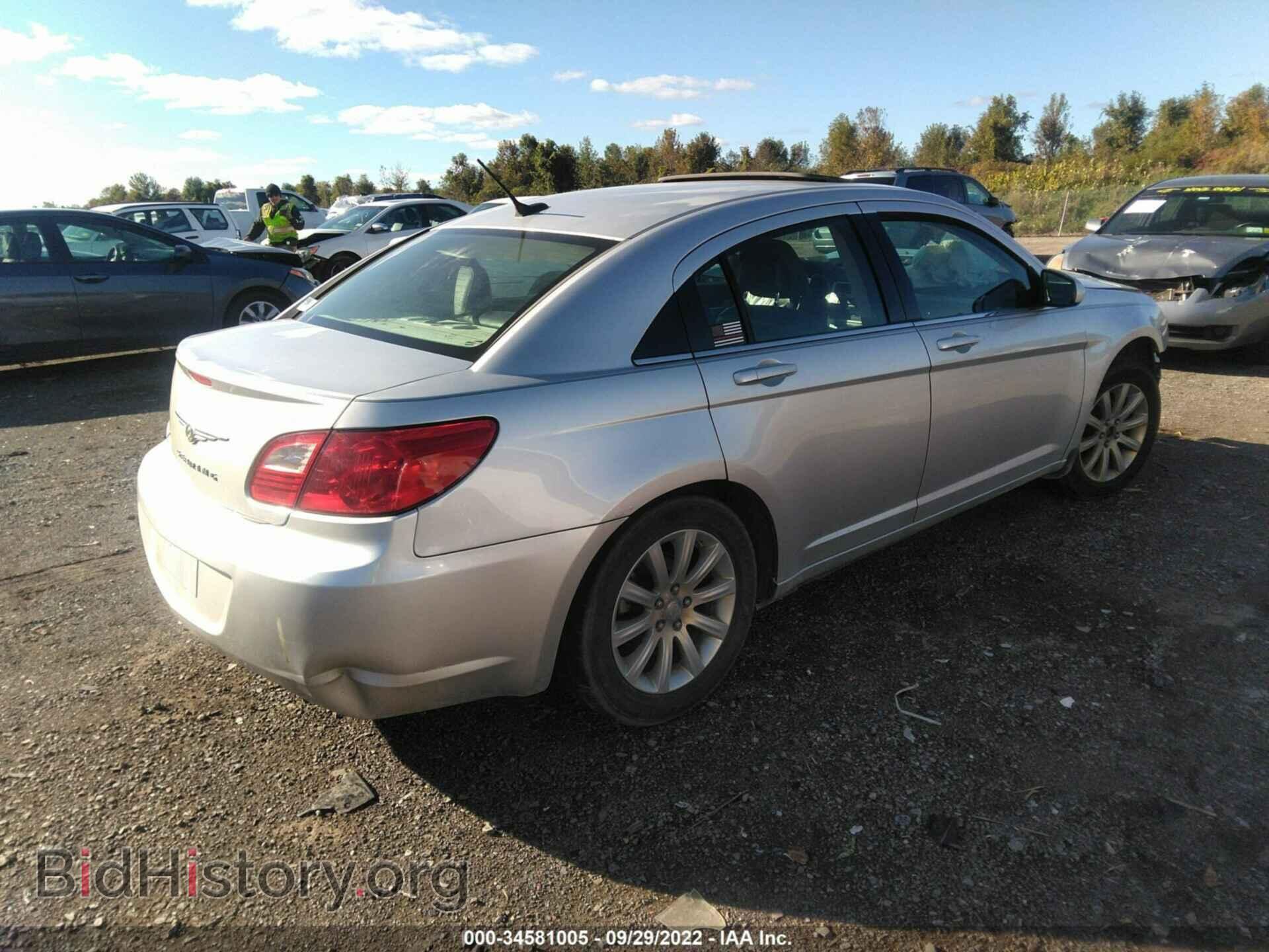 2010 CHRYSLER SEBRING - VIN: 1C3CC5FB2AN229847 - Фото 4