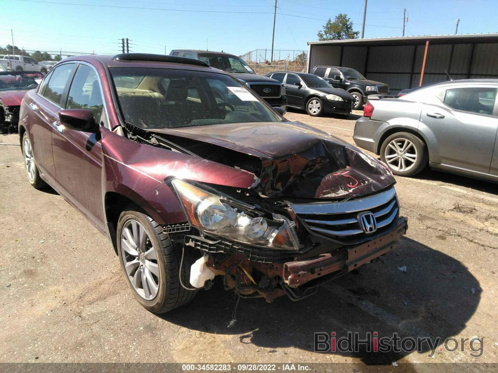 Photo 1HGCP3F88BA003332 - HONDA ACCORD SDN 2011