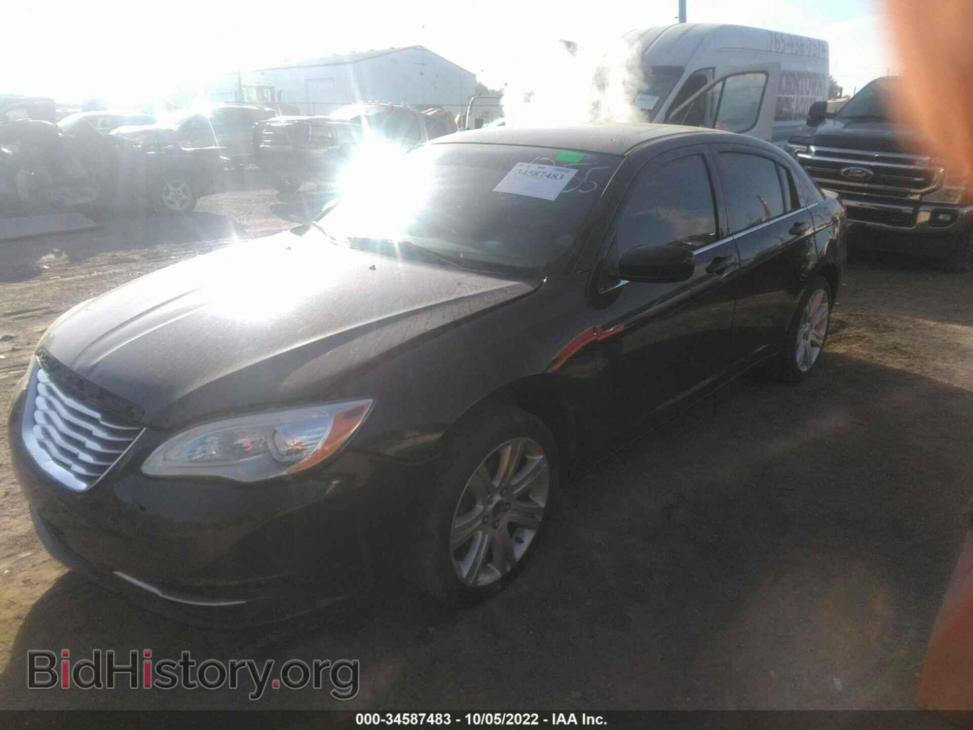 2013 CHRYSLER 200 - VIN: 1C3CCBAB7DN641255 - Фото 2