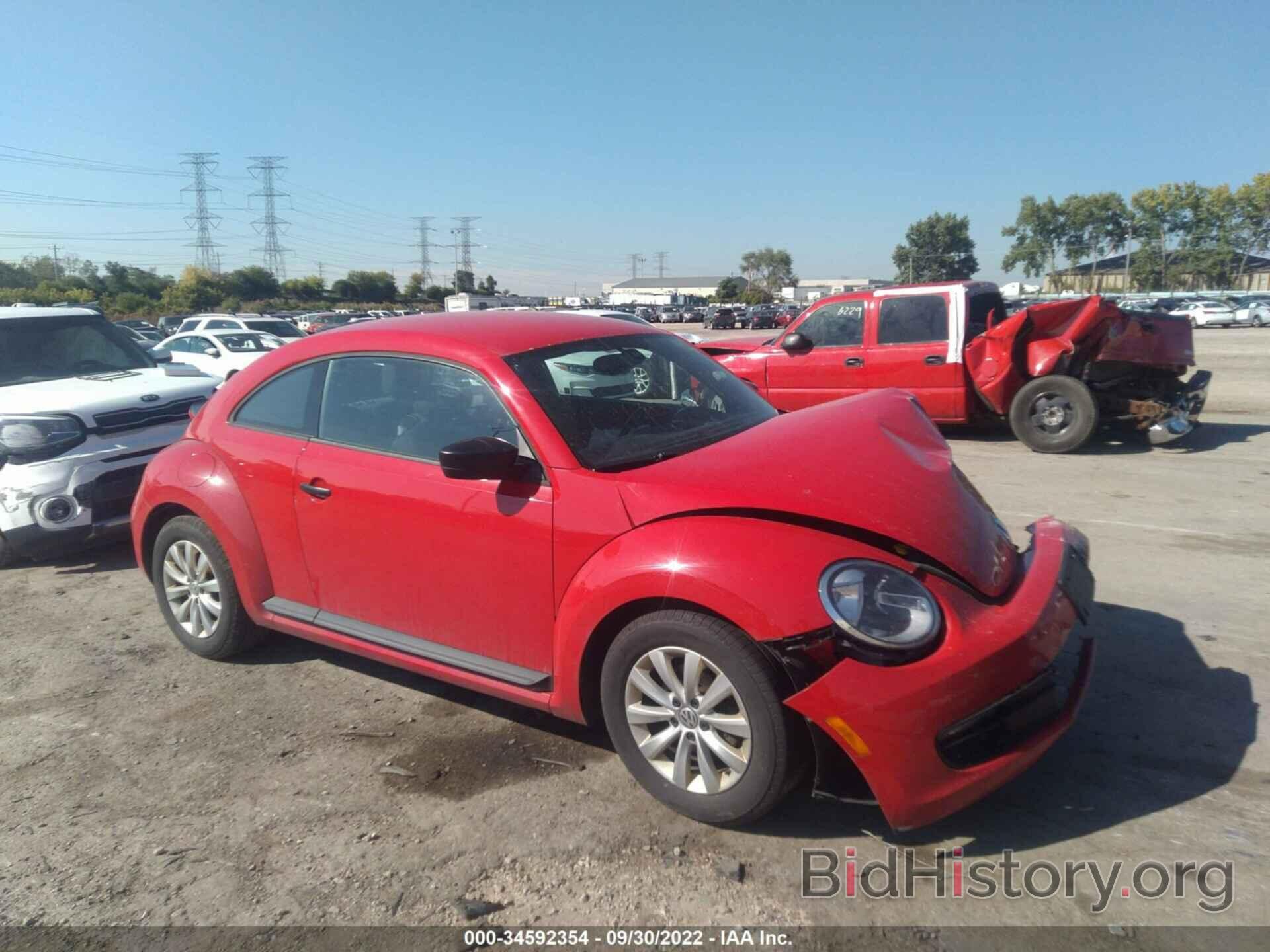 Photo 3VWF17AT3GM636389 - VOLKSWAGEN BEETLE COUPE 2016