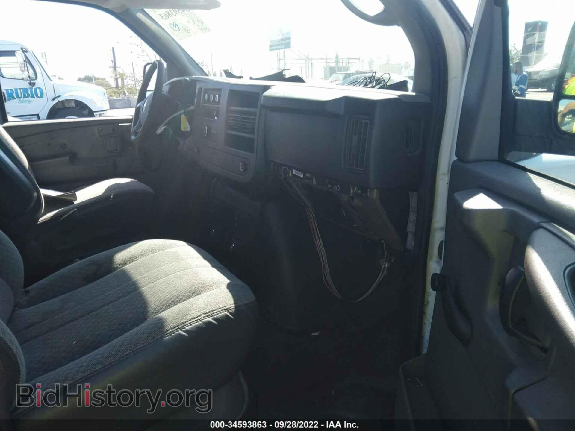 2009 CHEVROLET EXPRESS CARGO VAN - VIN: 1GCFG15X691148811 - Фото 5