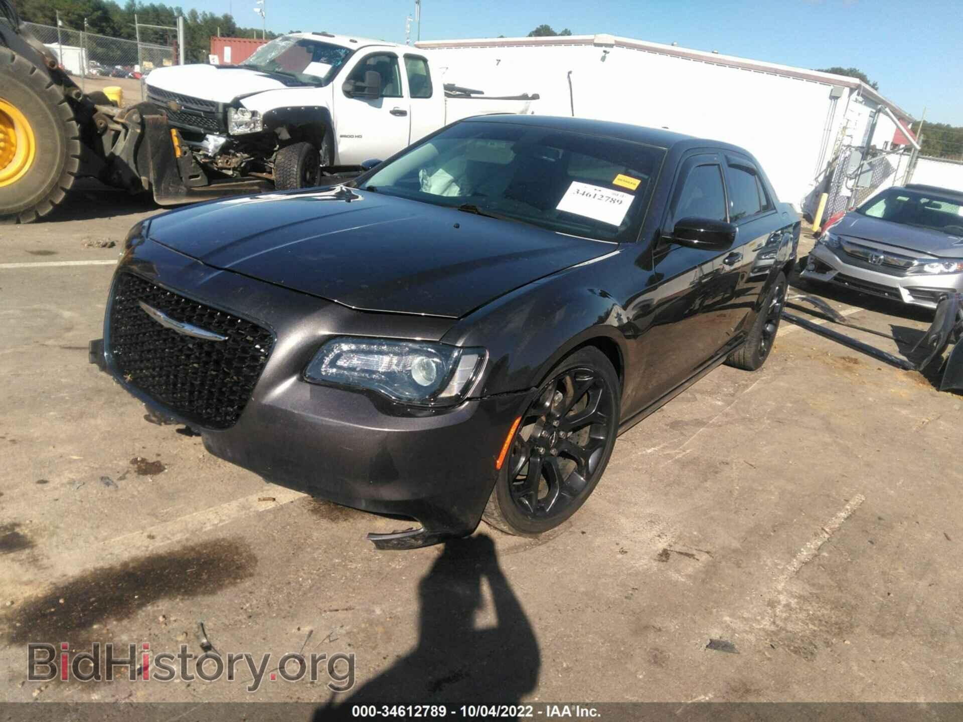 2019 CHRYSLER 300 - VIN: 2C3CCAAG6KH613541 - Photo 2