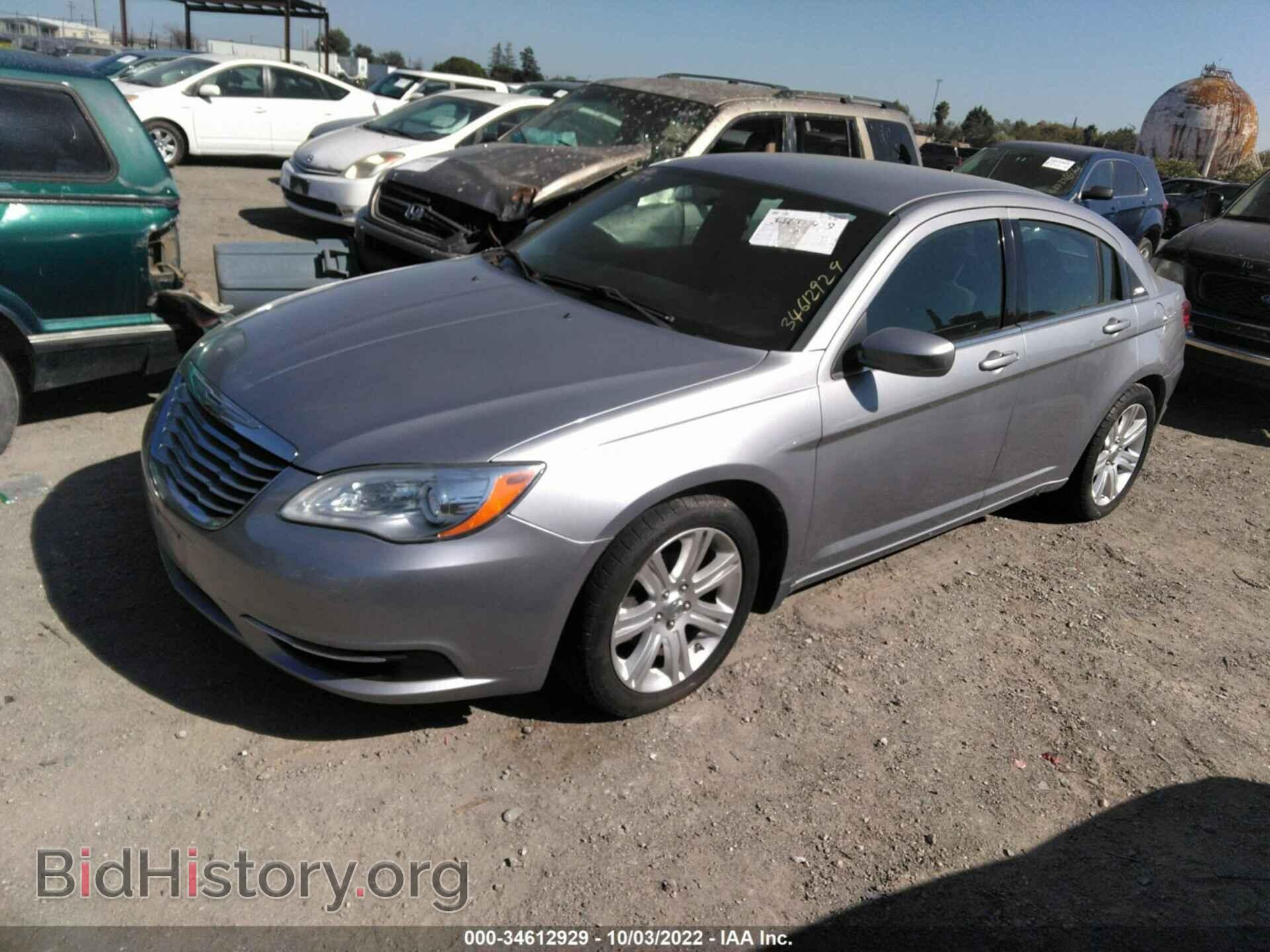 2013 CHRYSLER 200 - VIN: 1C3CCBAB8DN761954 - Фото 2